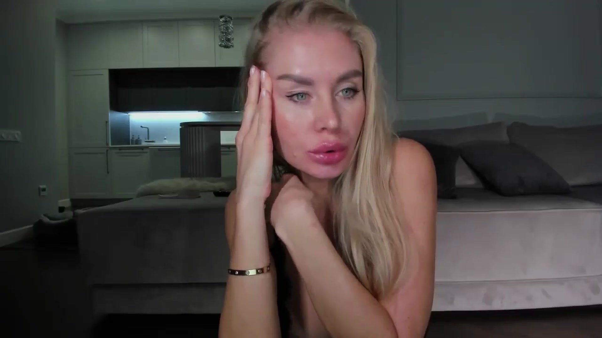 Gallery image thumbnail from Smart_Cat's myfreecams stream on, 11/21/2024, 02:31 image 3 of 20