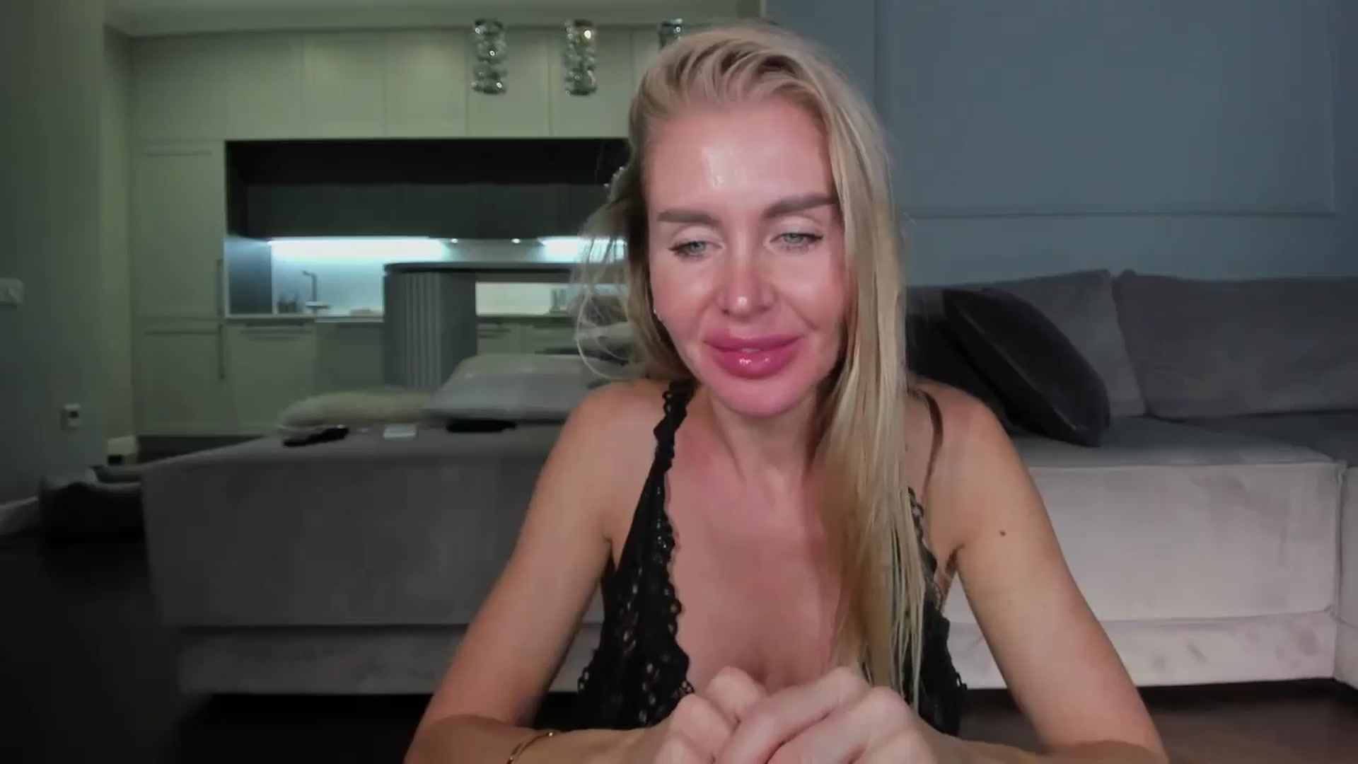 Gallery image thumbnail from Smart_Cat's myfreecams stream on, 11/25/2024, 01:58 image 18 of 20