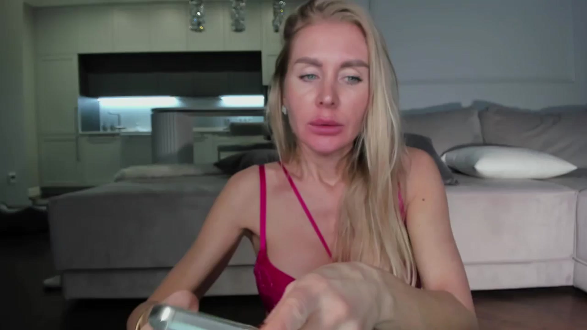 Gallery image thumbnail from Smart_Cat's myfreecams stream on, 12/23/2024, 03:55 image 19 of 20