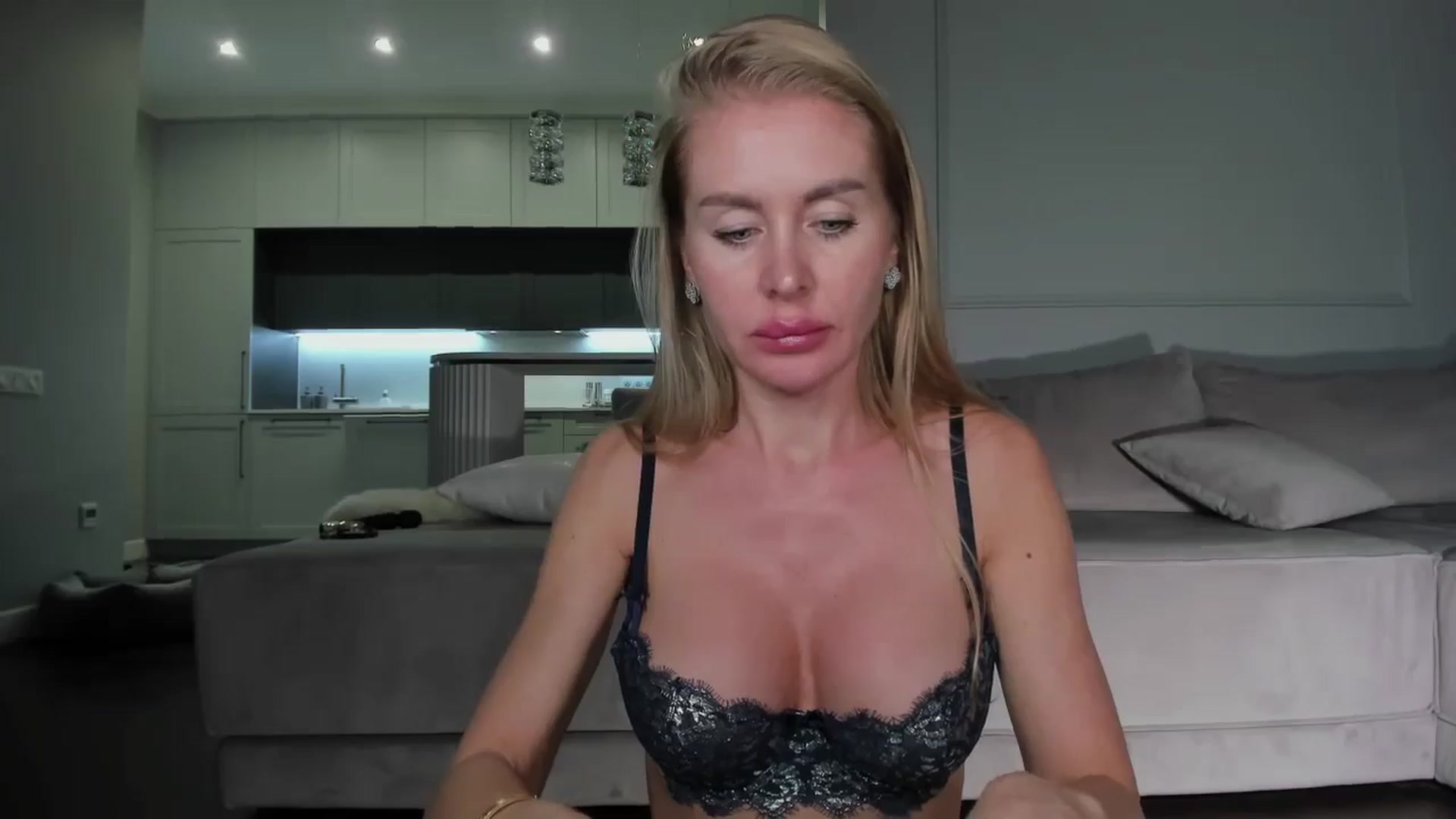 Gallery image thumbnail from Smart_Cat's myfreecams stream on, 01/15/2025, 02:17 image 8 of 20