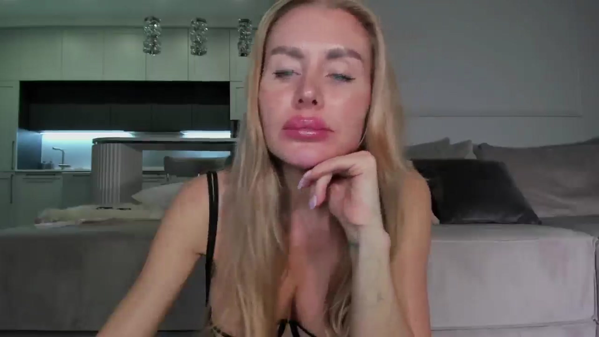 Gallery image thumbnail from Smart_Cat's myfreecams stream on, 02/20/2025, 02:44 image 6 of 20