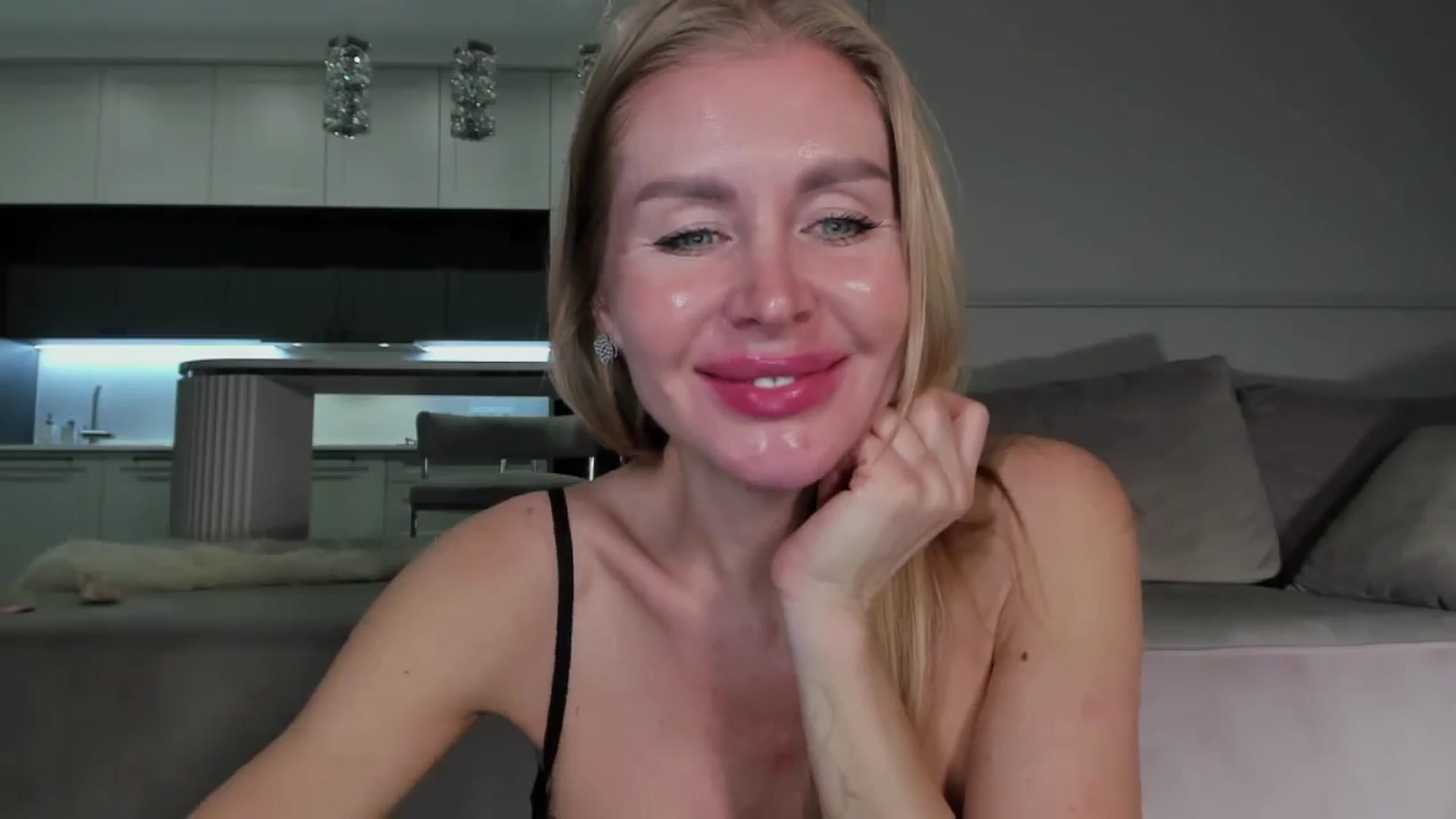 Gallery image thumbnail from Smart_Cat's myfreecams stream on, 03/11/2025, 24:00 image 18 of 20