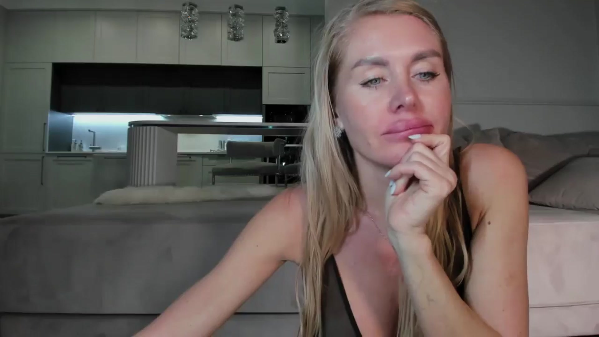 Gallery image thumbnail from Smart_Cat's myfreecams stream on, 04/28/2025, 02:04 image 15 of 20