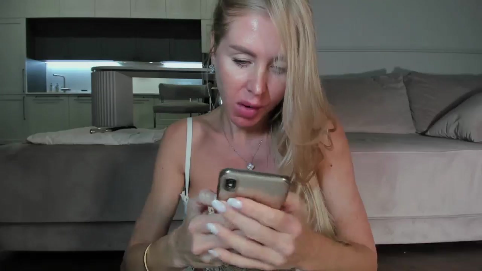 Gallery image thumbnail from Smart_Cat's myfreecams stream on, 05/06/2025, 01:47 image 17 of 20
