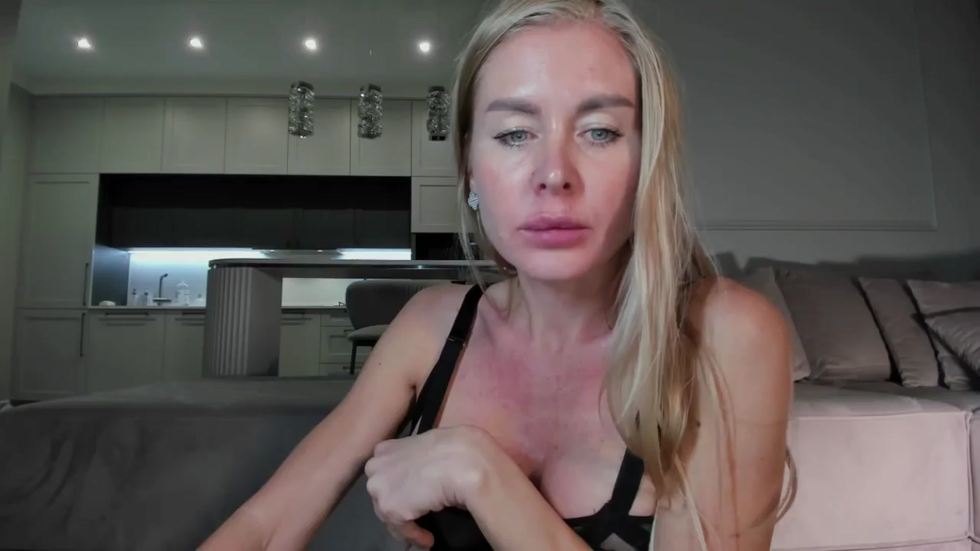 Gallery image thumbnail from Smart_Cat's myfreecams stream on, 09/19/2025, 02:04 image 19 of 20