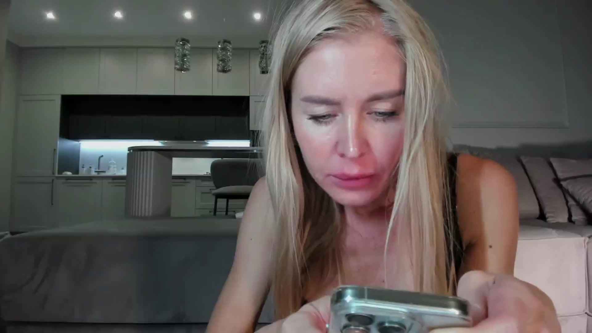 Gallery image thumbnail from Smart_Cat's myfreecams stream on, 09/19/2025, 02:04 image 17 of 20