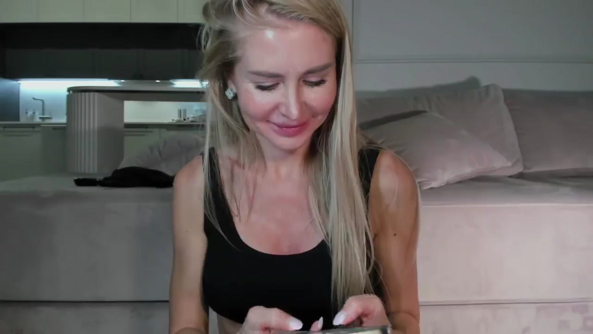Gallery image thumbnail from Smart_Cat's myfreecams stream on, 11/28/2025, 02:48 image 18 of 20