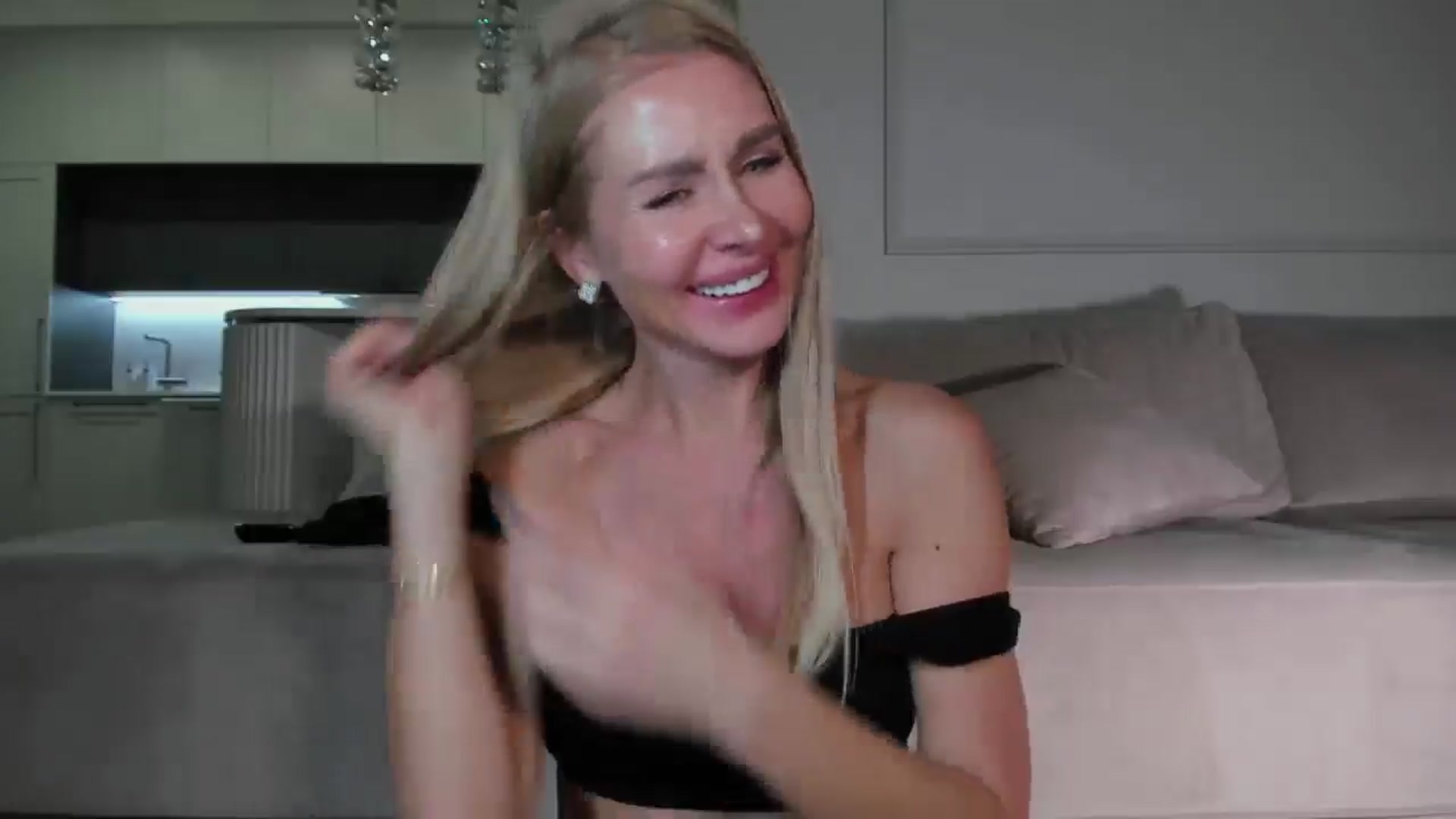 Gallery image thumbnail from Smart_Cat's myfreecams stream on, 11/28/2025, 02:48 image 10 of 20