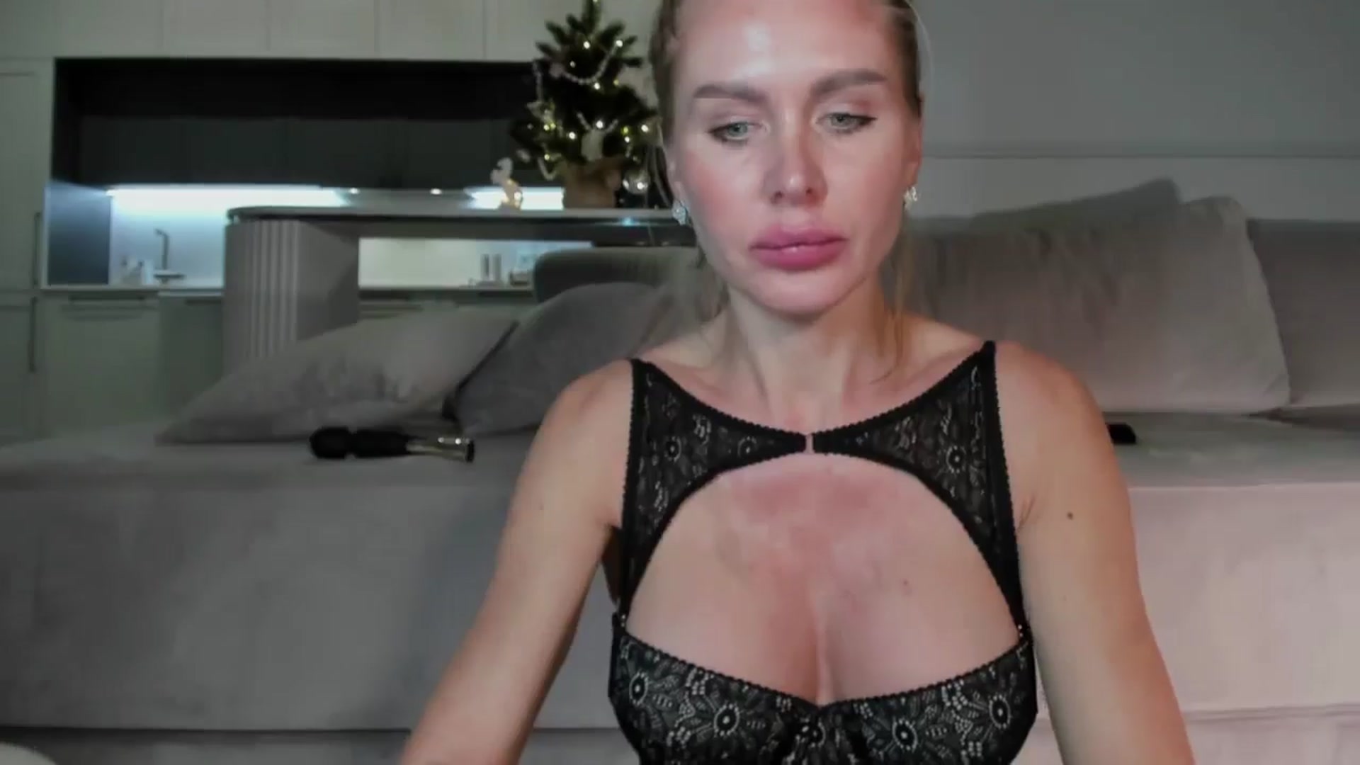 Gallery image thumbnail from Smart_Cat's myfreecams stream on, 12/06/2025, 01:40 image 12 of 20