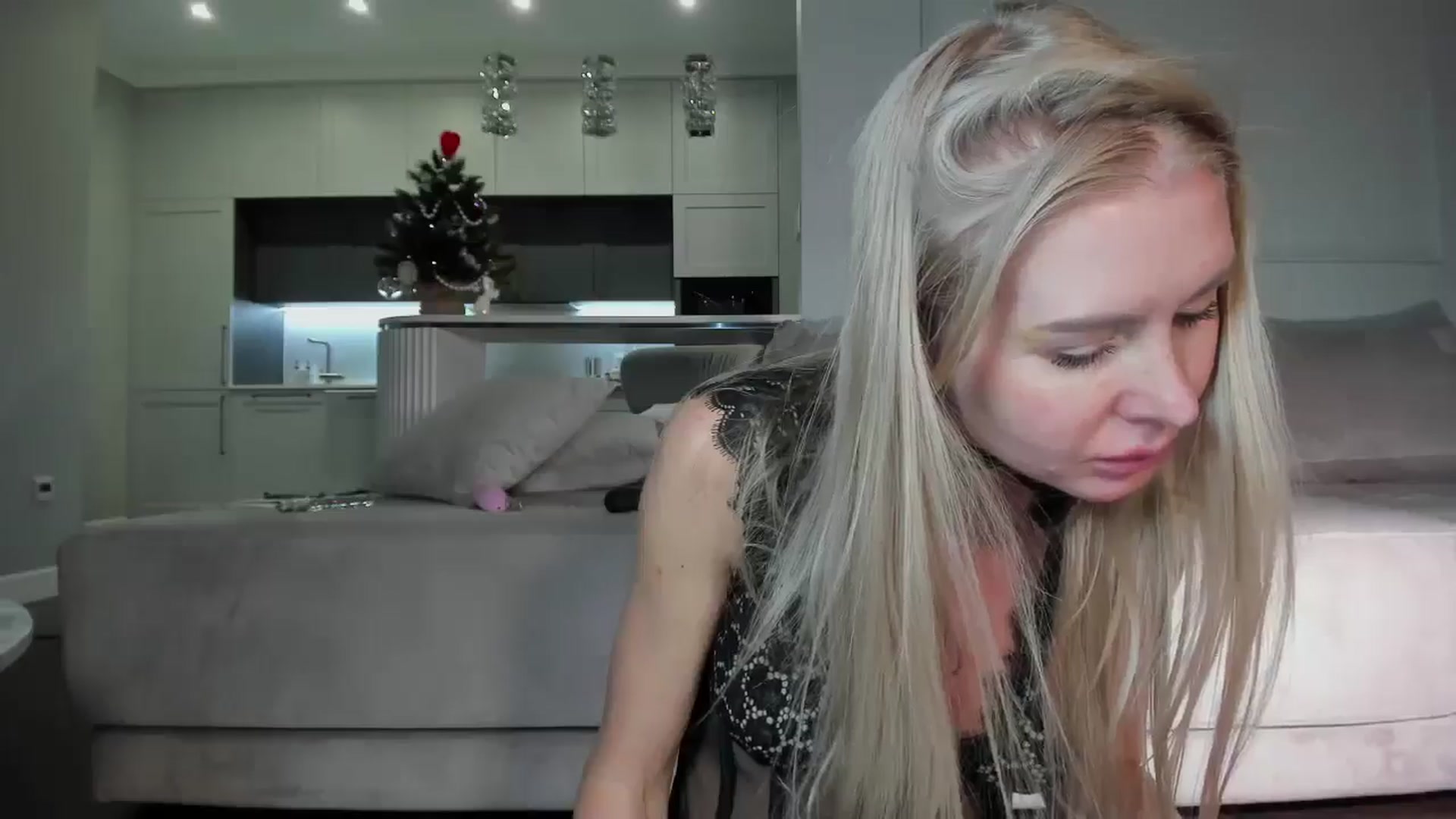 Gallery image thumbnail from Smart_Cat's myfreecams stream on, 12/11/2025, 04:43 image 19 of 20