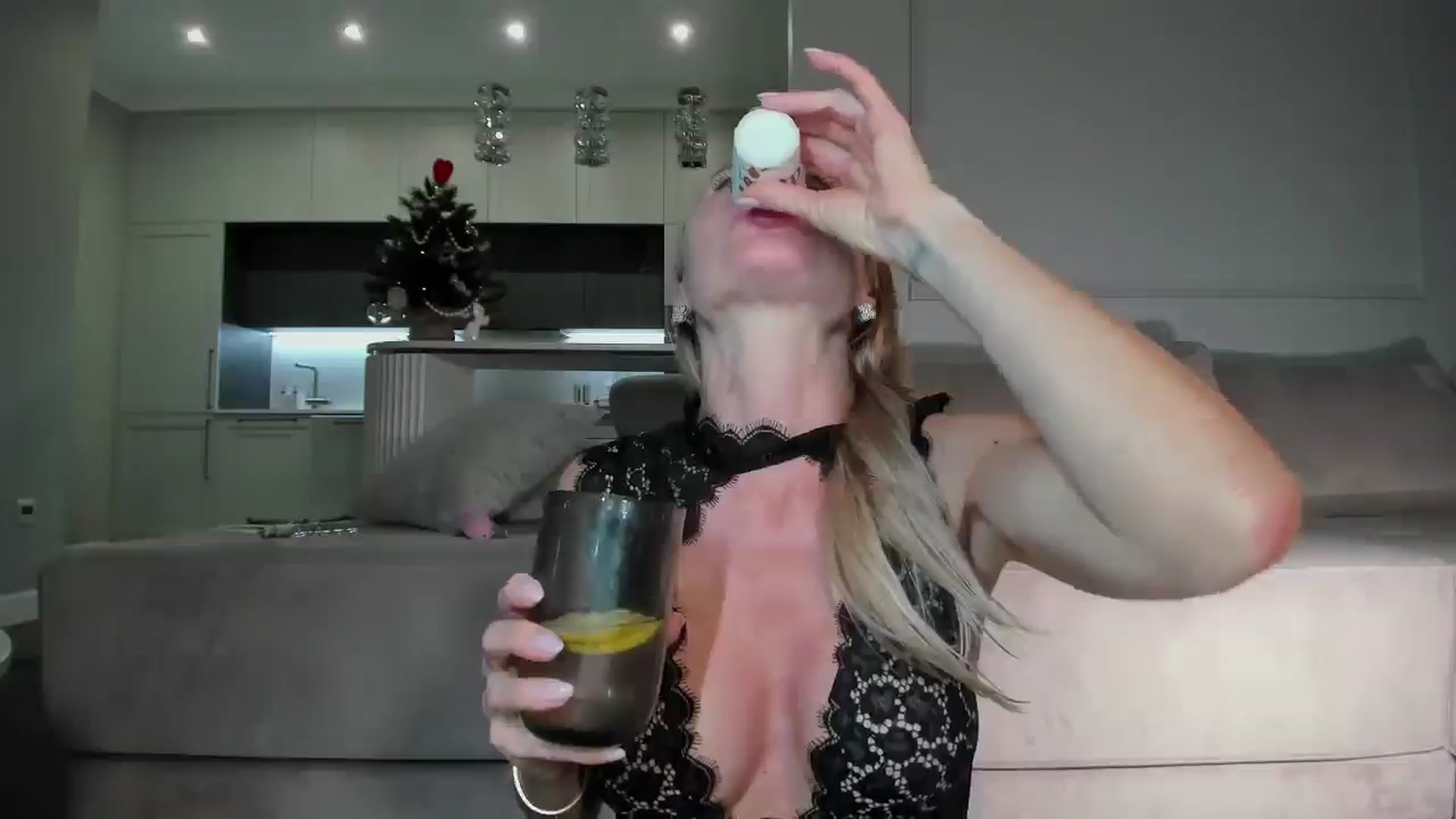 Gallery image thumbnail from Smart_Cat's myfreecams stream on, 12/11/2025, 04:43 image 6 of 20