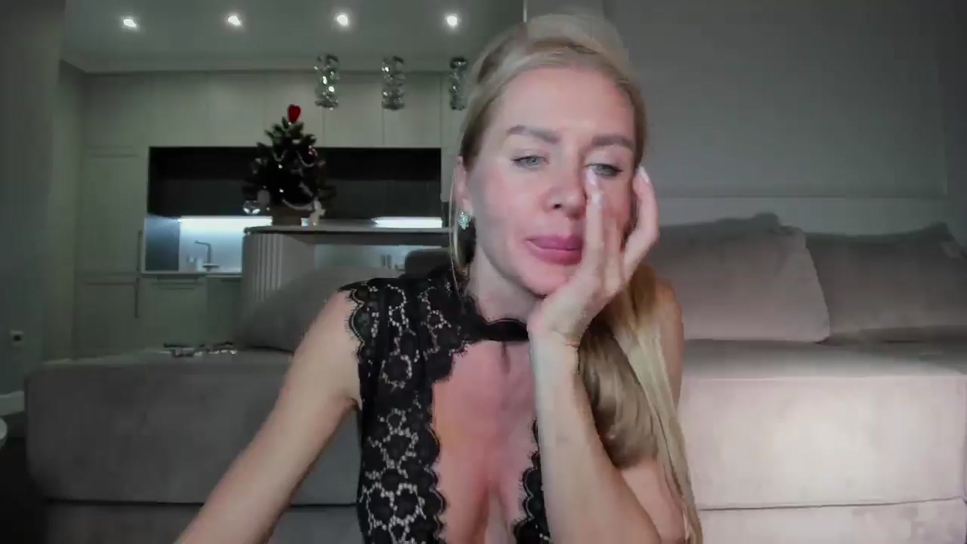 Gallery image thumbnail from Smart_Cat's myfreecams stream on, 12/11/2025, 04:43 image 7 of 20