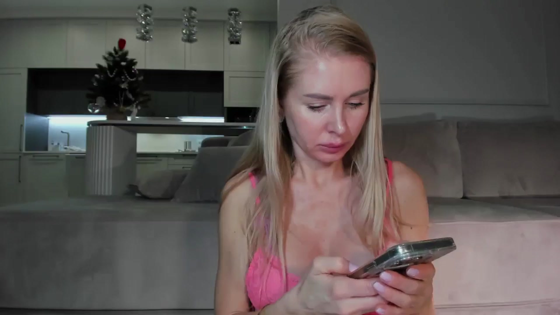 Gallery image thumbnail from Smart_Cat's myfreecams stream on, 12/26/2025, 02:04 image 15 of 20