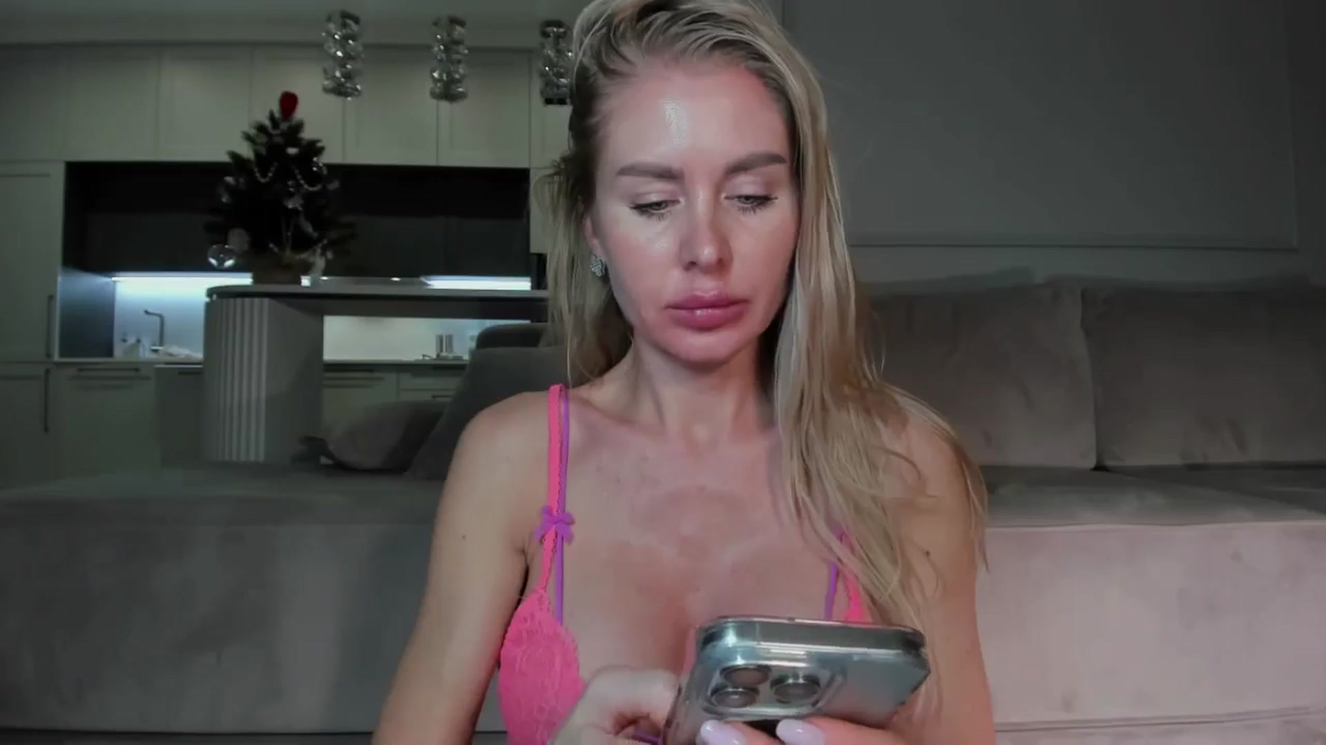 Gallery image thumbnail from Smart_Cat's myfreecams stream on, 12/26/2025, 02:04 image 17 of 20