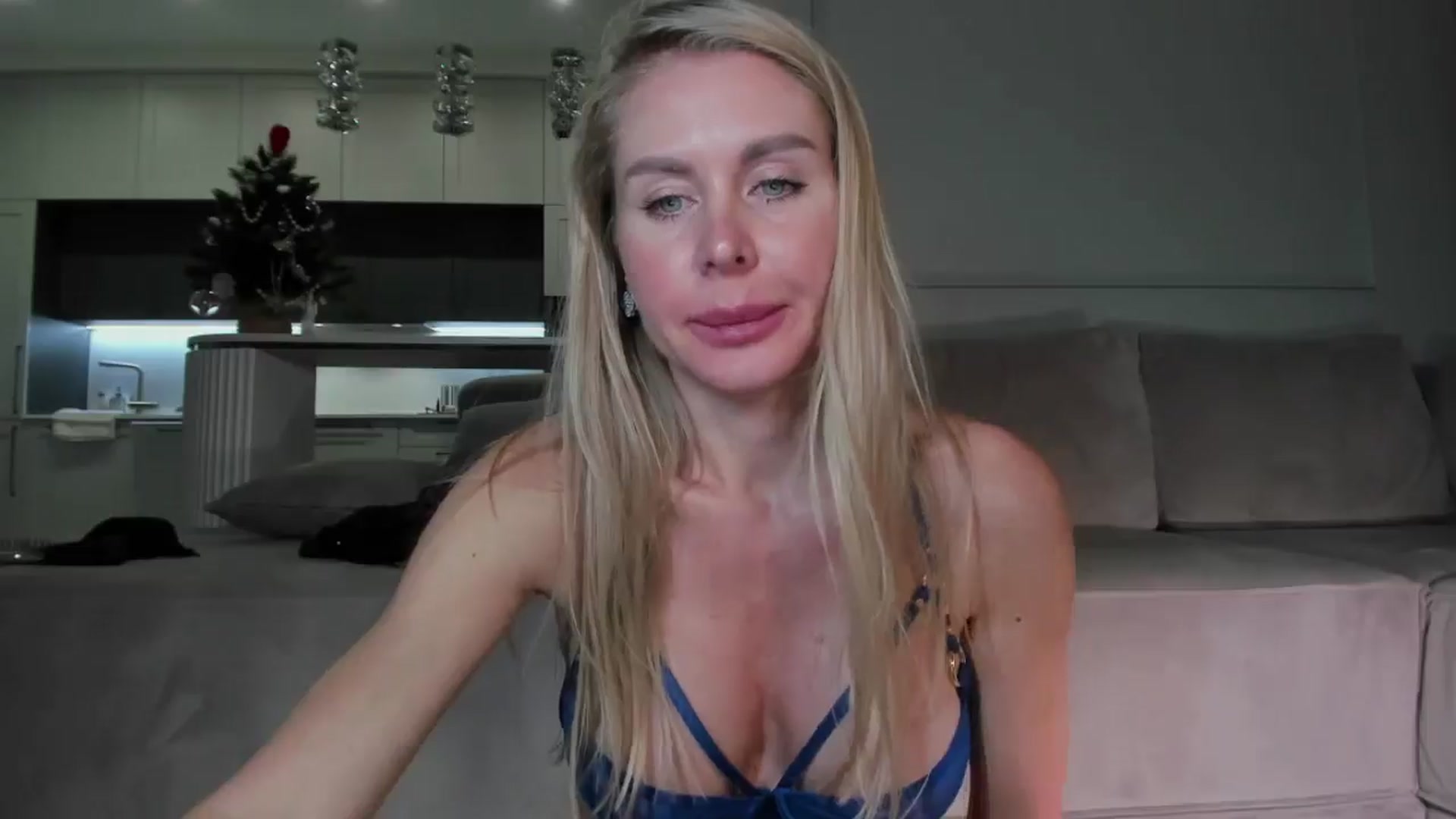 Gallery image thumbnail from Smart_Cat's myfreecams stream on, 12/29/2025, 24:02 image 13 of 20