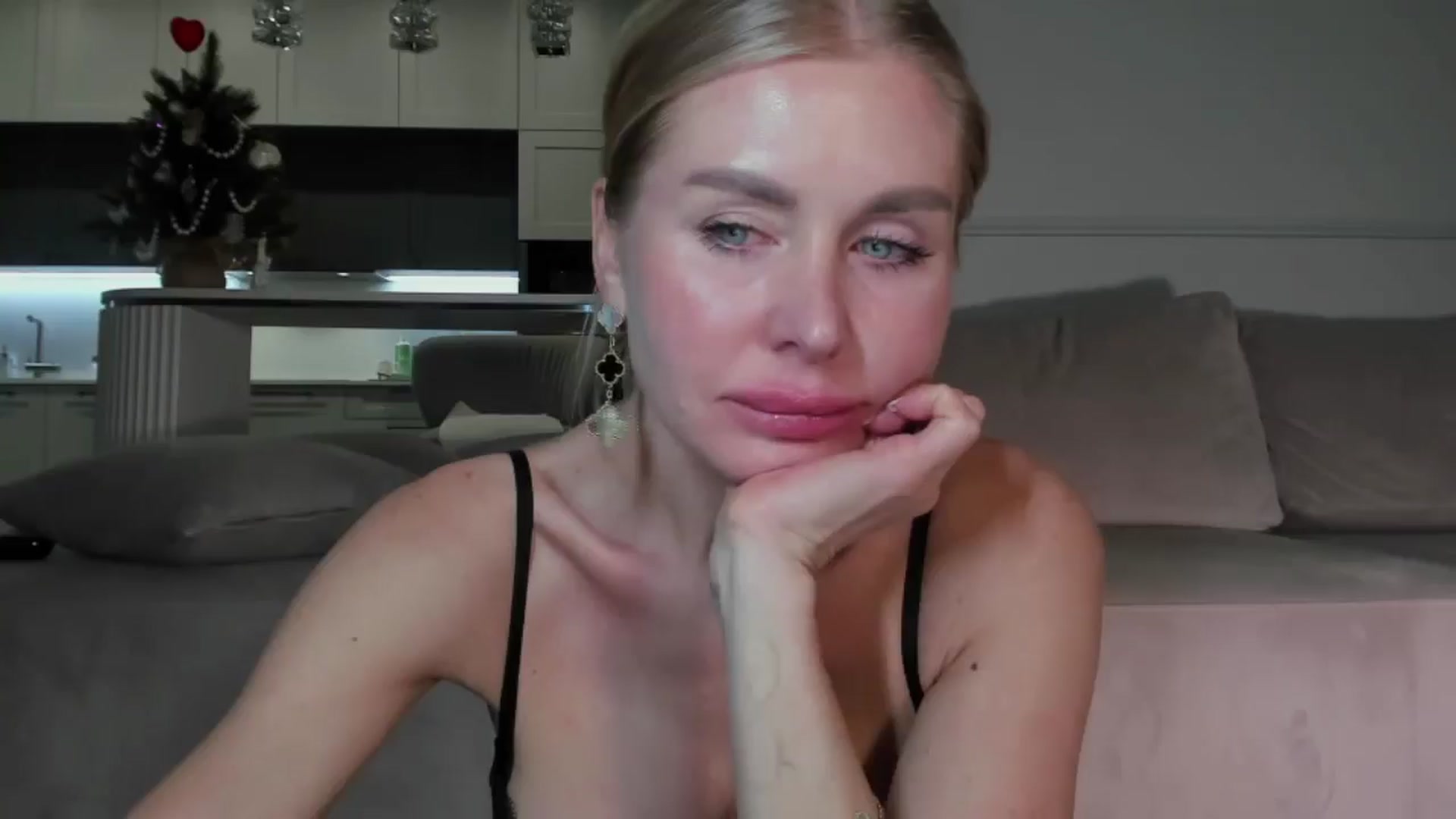 Gallery image thumbnail from Smart_Cat's myfreecams stream on, 01/25/2026, 02:05 image 8 of 20