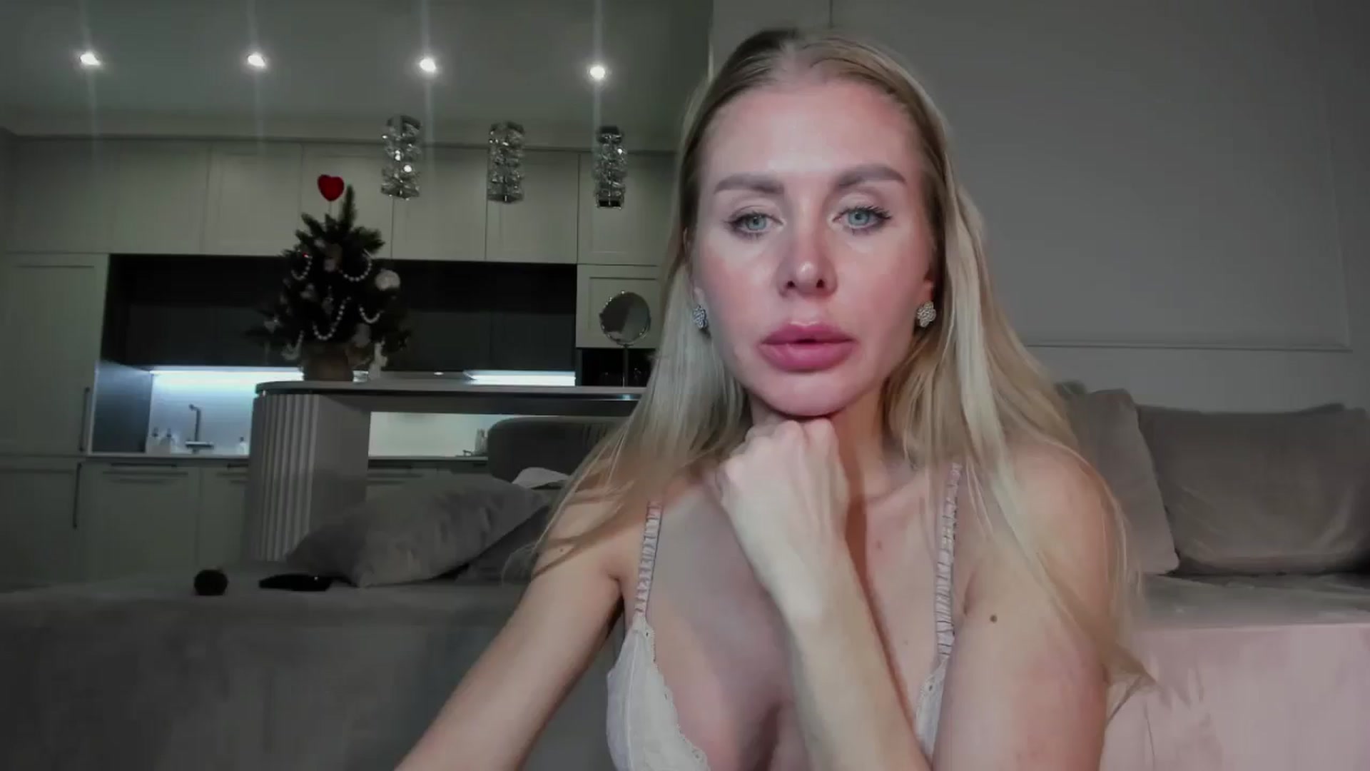 Gallery image thumbnail from Smart_Cat's myfreecams stream on, 01/27/2026, 01:19 image 4 of 20