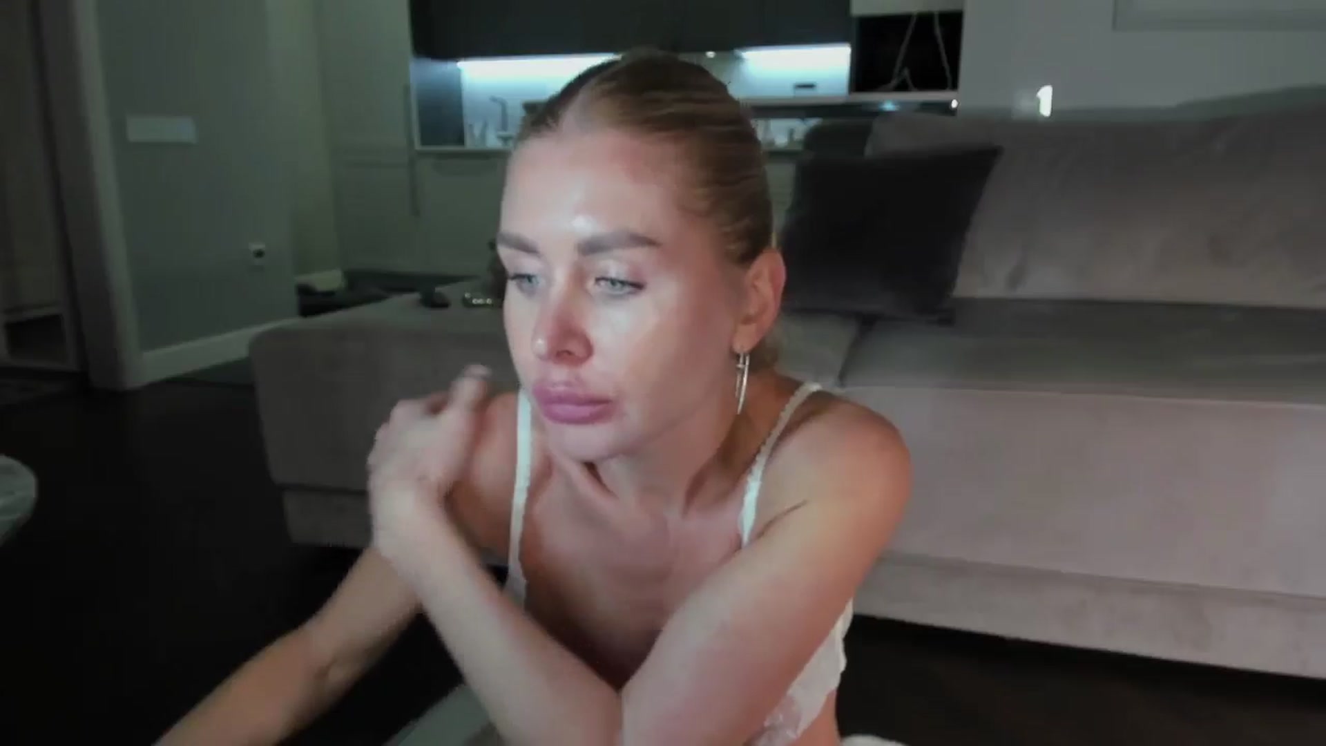Gallery image thumbnail from Smart_Cat's myfreecams stream on, 04/13/2026, 02:14 image 5 of 20