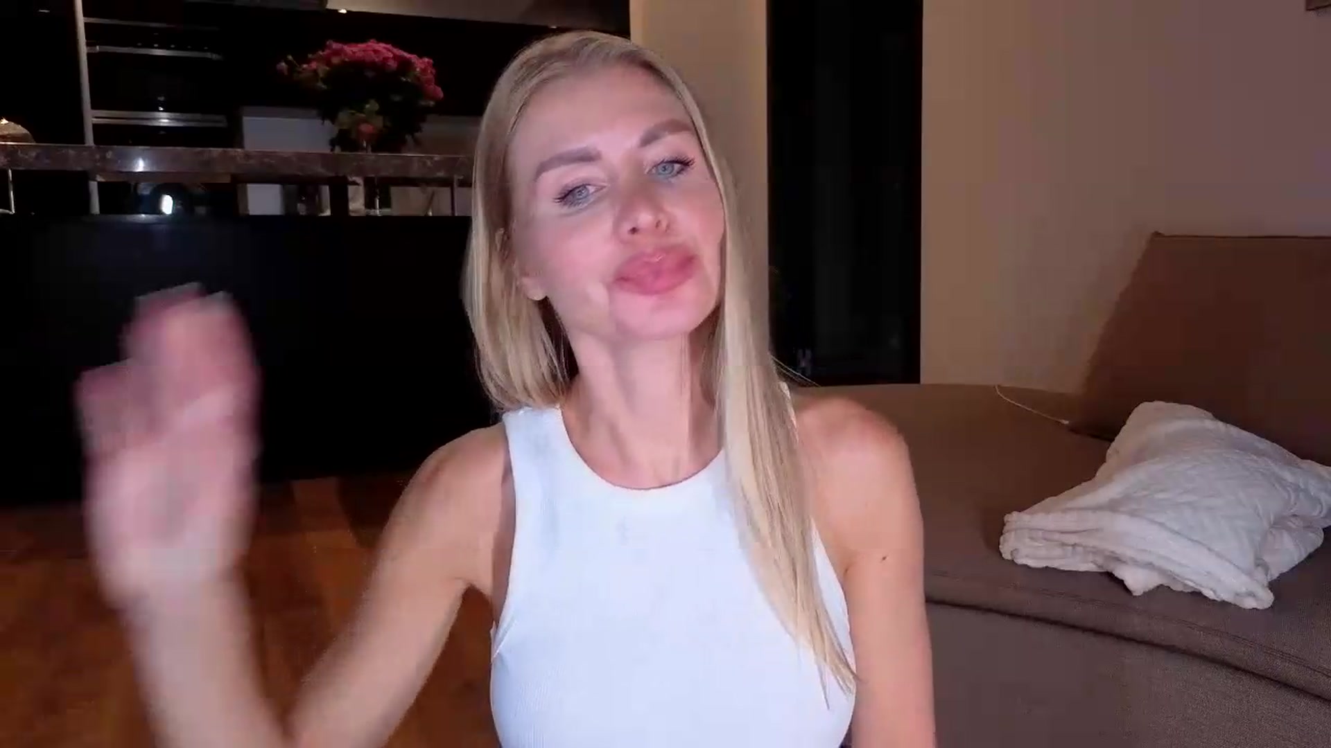 Gallery image thumbnail from Smart_Cat's myfreecams stream on, 07/29/2026, 03:27 image 6 of 20