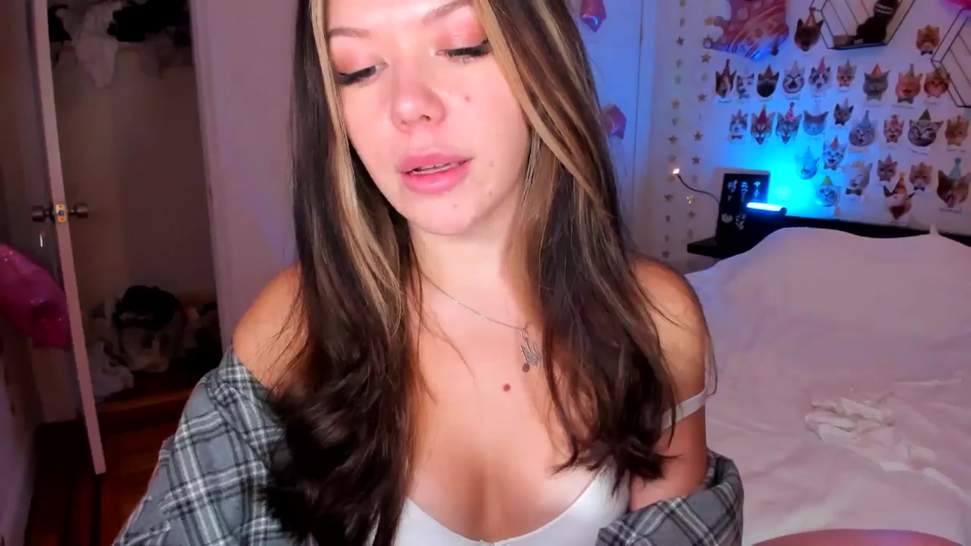 Gallery image thumbnail from SmashedPotato's myfreecams stream on, 01/06/2025, 06:50 image 18 of 20