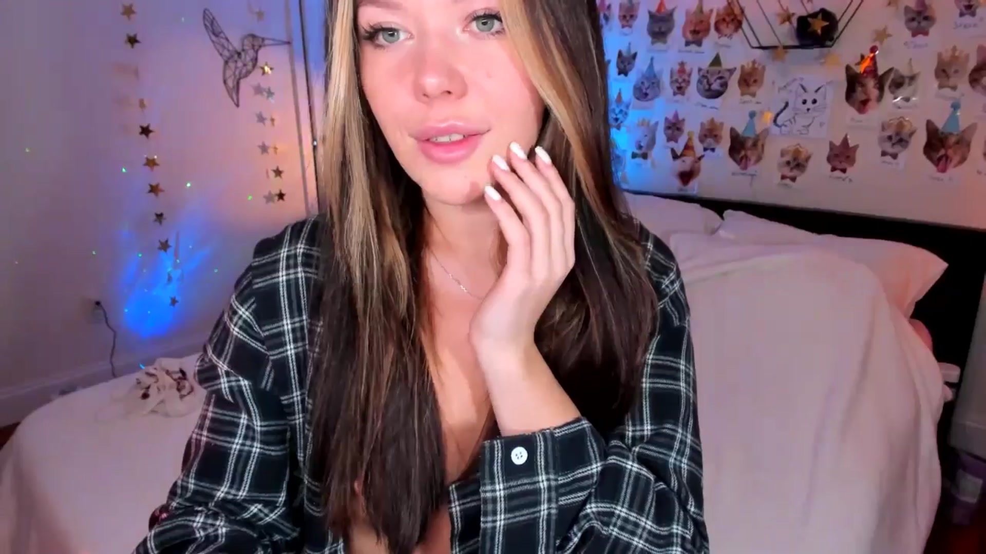 Gallery image thumbnail from SmashedPotato's myfreecams stream on, 01/10/2025, 08:07 image 9 of 20