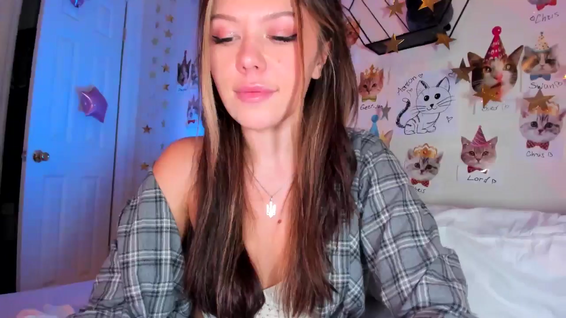 Gallery image thumbnail from SmashedPotato's myfreecams stream on, 01/11/2025, 06:38 image 17 of 20