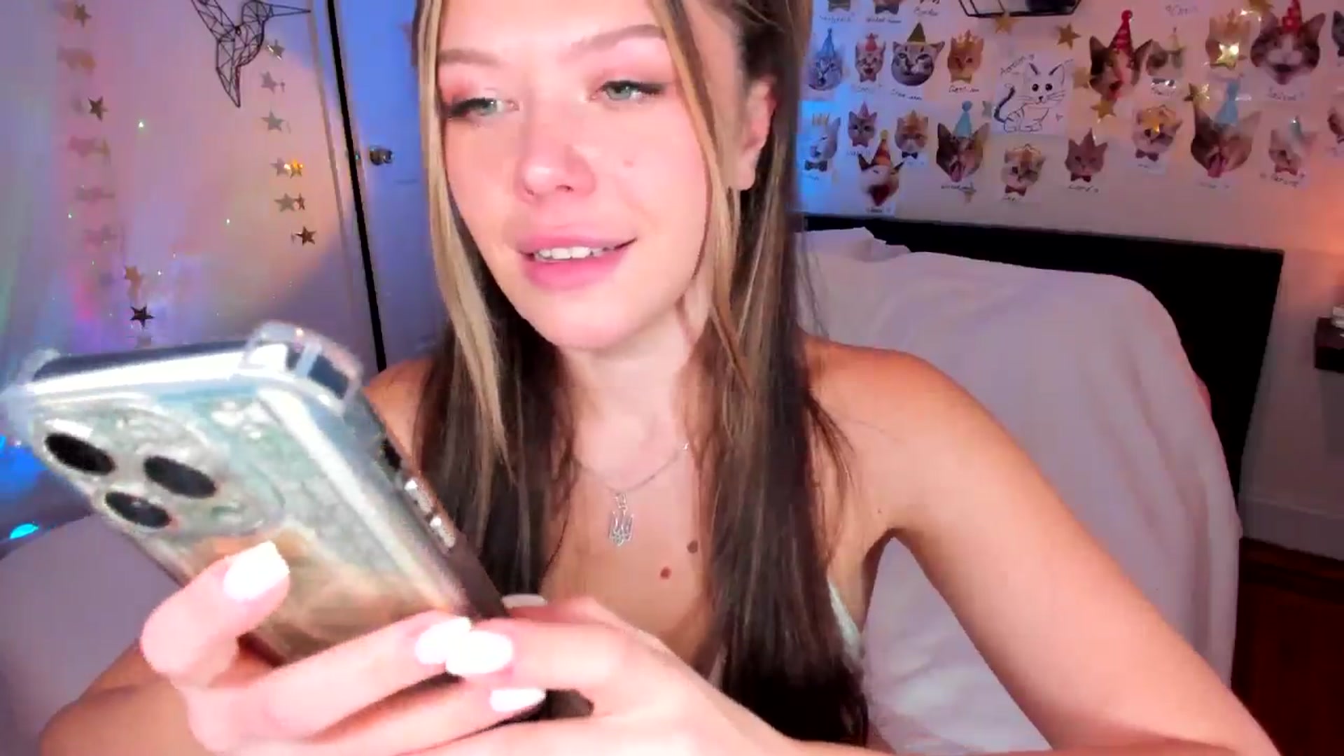 Gallery image thumbnail from SmashedPotato's myfreecams stream on, 01/11/2025, 06:38 image 3 of 20