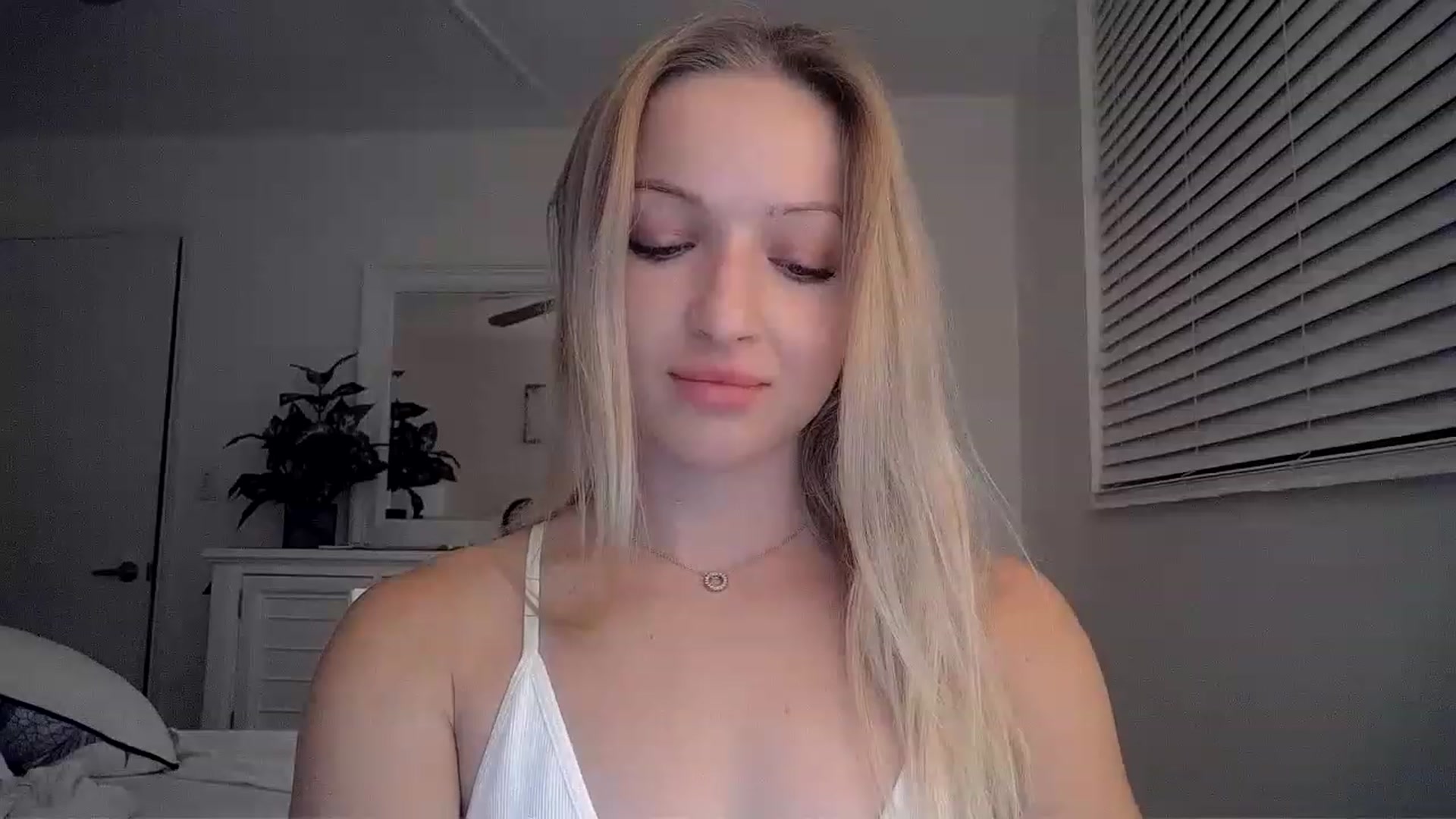 Gallery image thumbnail from Smexgrex's myfreecams stream on, 01/16/2023, 24:26 image 15 of 20