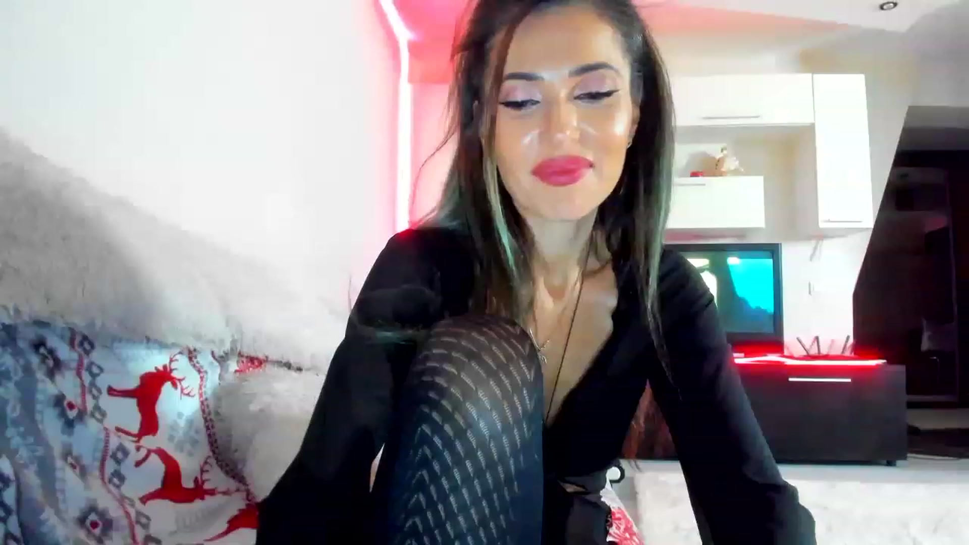 Gallery image thumbnail from Smiley4Santa's myfreecams stream on, 12/21/2022, 02:39 image 5 of 20