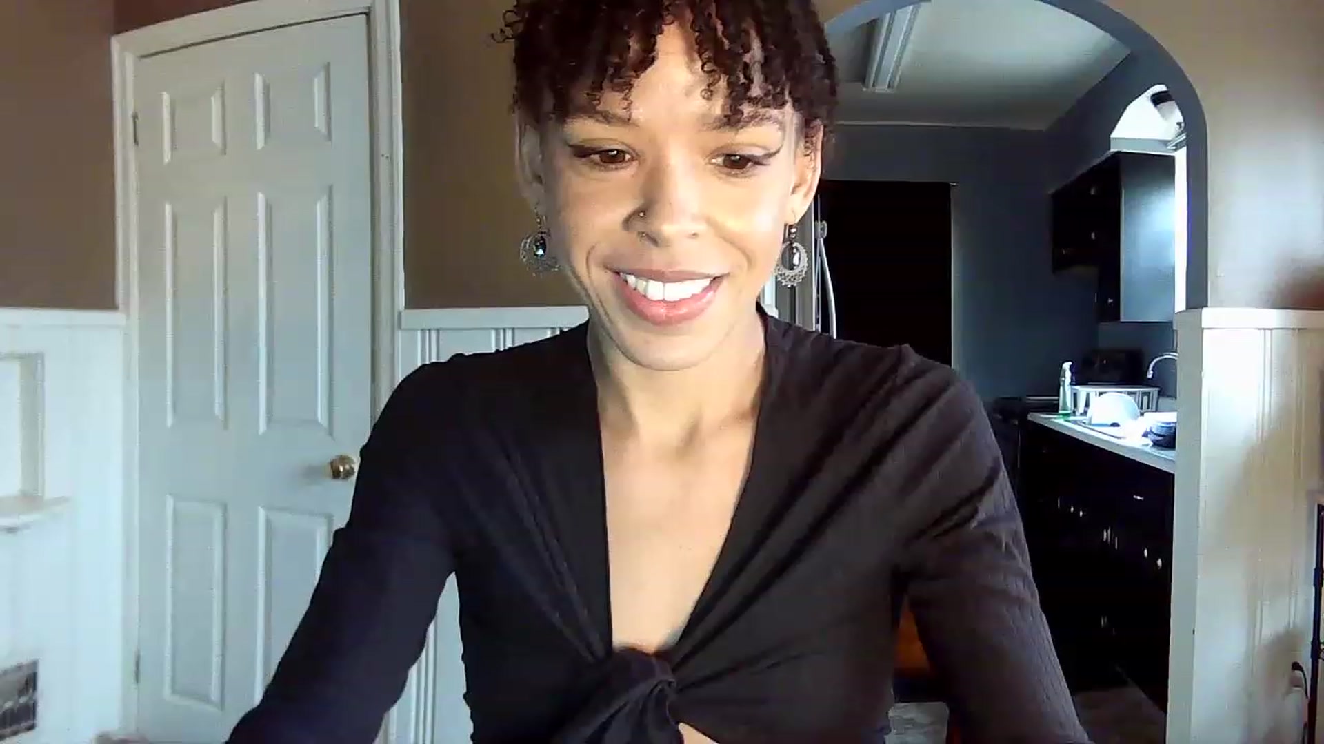 Gallery image thumbnail from SmileyAngel44's myfreecams stream on, 11/25/2022, 15:50 image 6 of 20