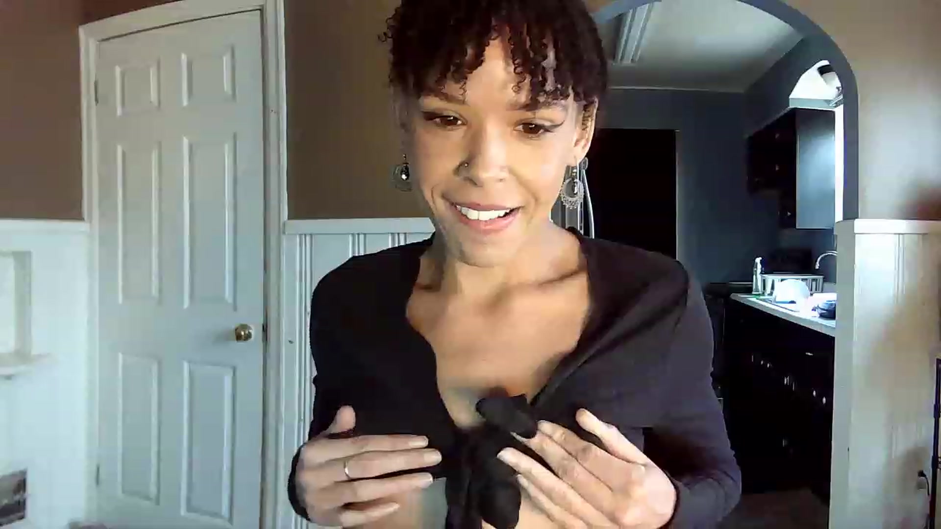 Gallery image thumbnail from SmileyAngel44's myfreecams stream on, 11/25/2022, 15:50 image 15 of 20