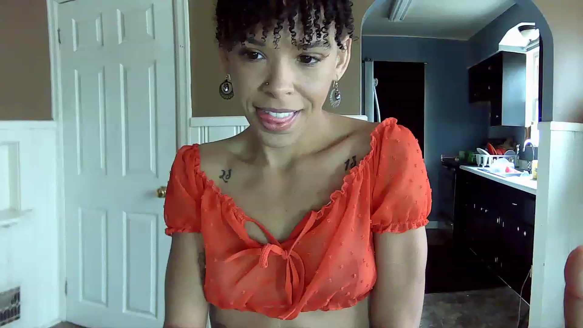 Gallery image thumbnail from SmileyAngel44's myfreecams stream on, 12/02/2022, 15:00 image 19 of 20