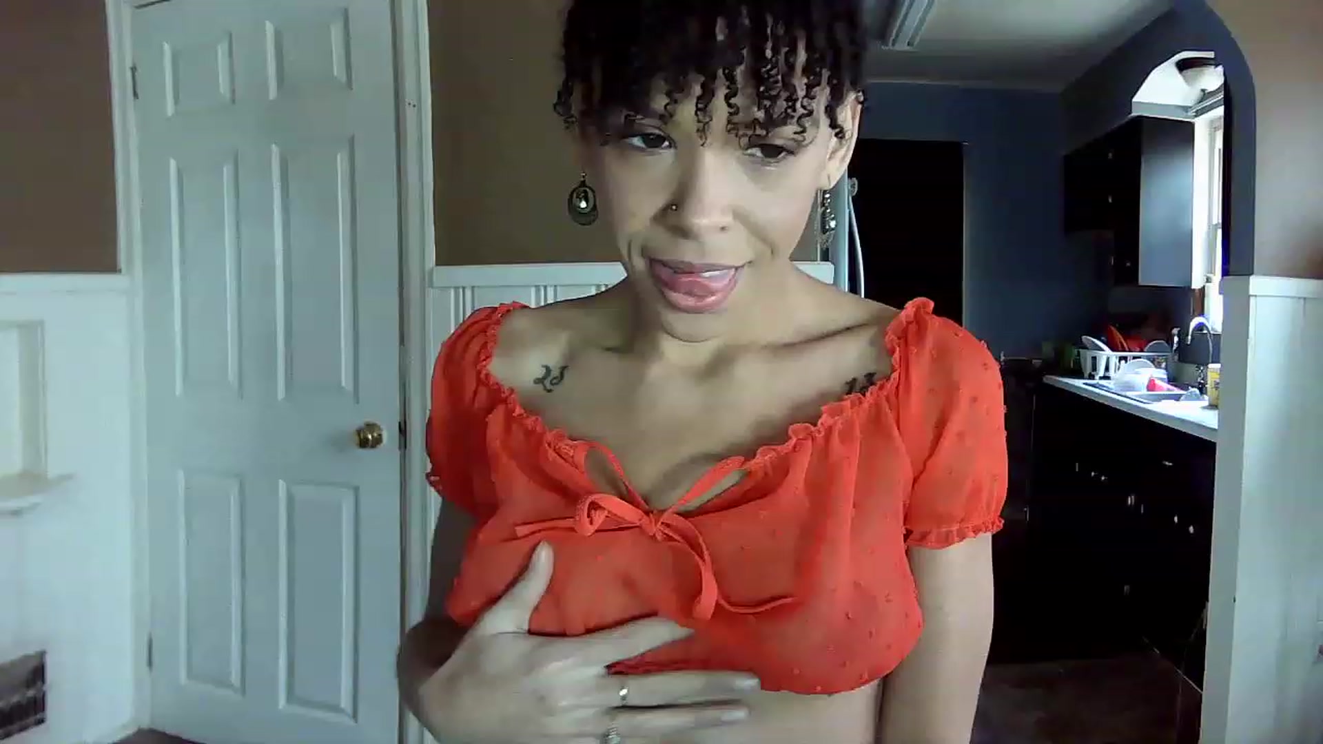 Gallery image thumbnail from SmileyAngel44's myfreecams stream on, 12/02/2022, 15:00 image 6 of 20