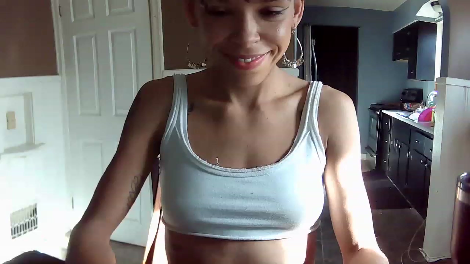 Gallery image thumbnail from SmileyAngel44's myfreecams stream on, 12/04/2022, 18:41 image 9 of 20