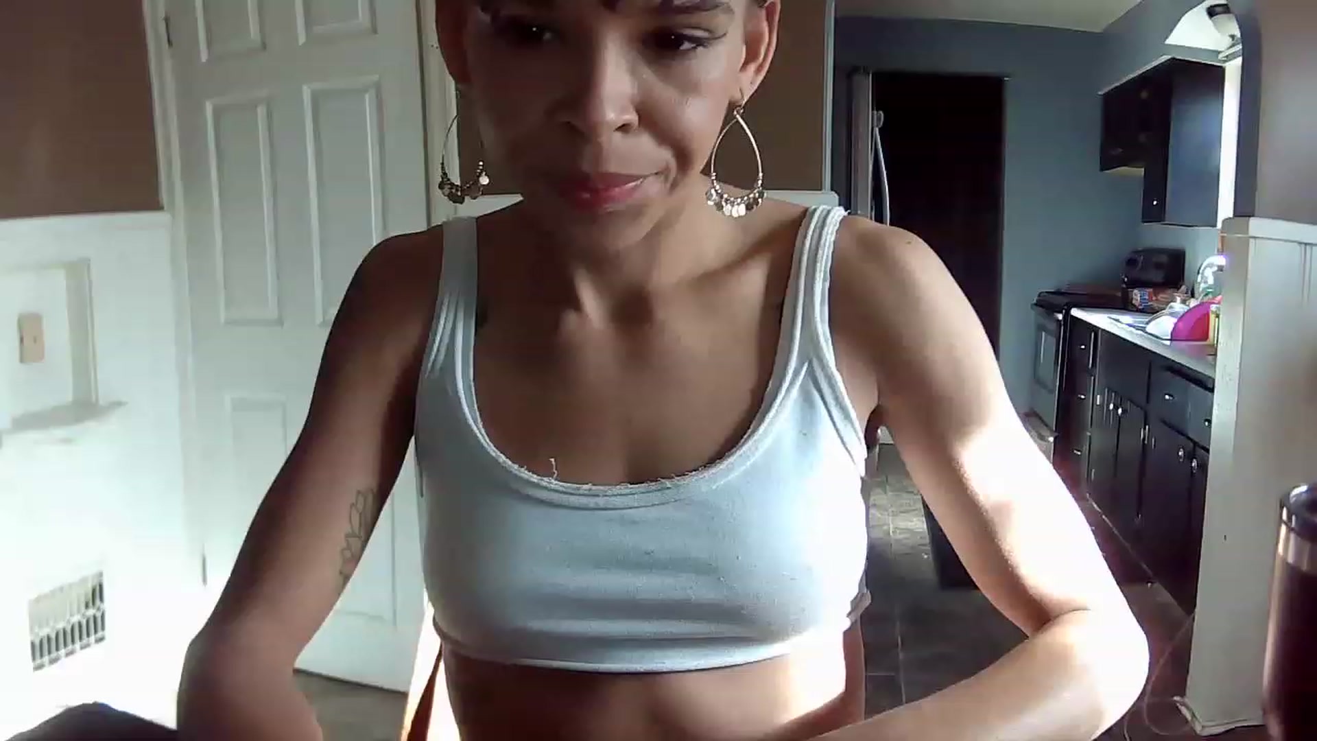 Gallery image thumbnail from SmileyAngel44's myfreecams stream on, 12/04/2022, 18:41 image 10 of 20