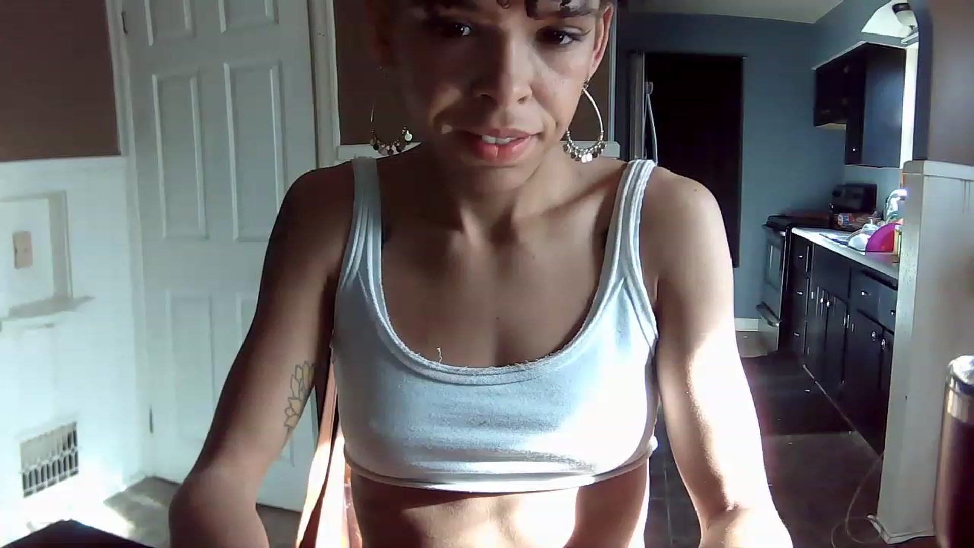 Gallery image thumbnail from SmileyAngel44's myfreecams stream on, 12/04/2022, 18:41 image 2 of 20