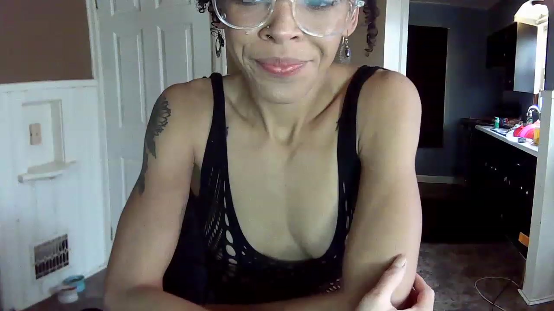 Gallery image thumbnail from SmileyAngel44's myfreecams stream on, 12/05/2022, 13:57 image 4 of 20