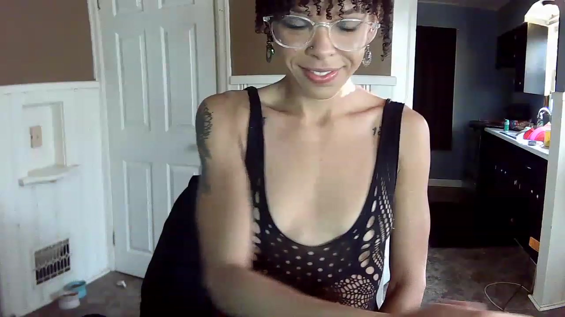 Gallery image thumbnail from SmileyAngel44's myfreecams stream on, 12/05/2022, 13:57 image 6 of 20