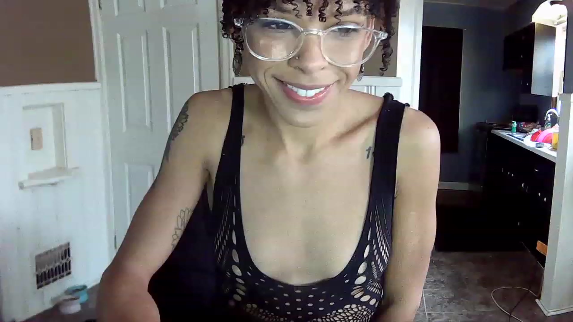 Gallery image thumbnail from SmileyAngel44's myfreecams stream on, 12/05/2022, 13:57 image 8 of 20