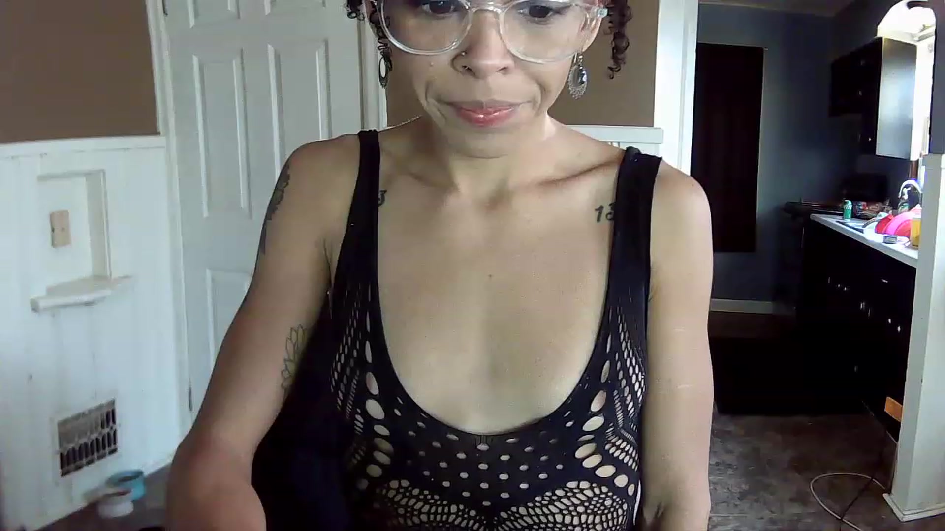 Gallery image thumbnail from SmileyAngel44's myfreecams stream on, 12/05/2022, 13:57 image 11 of 20