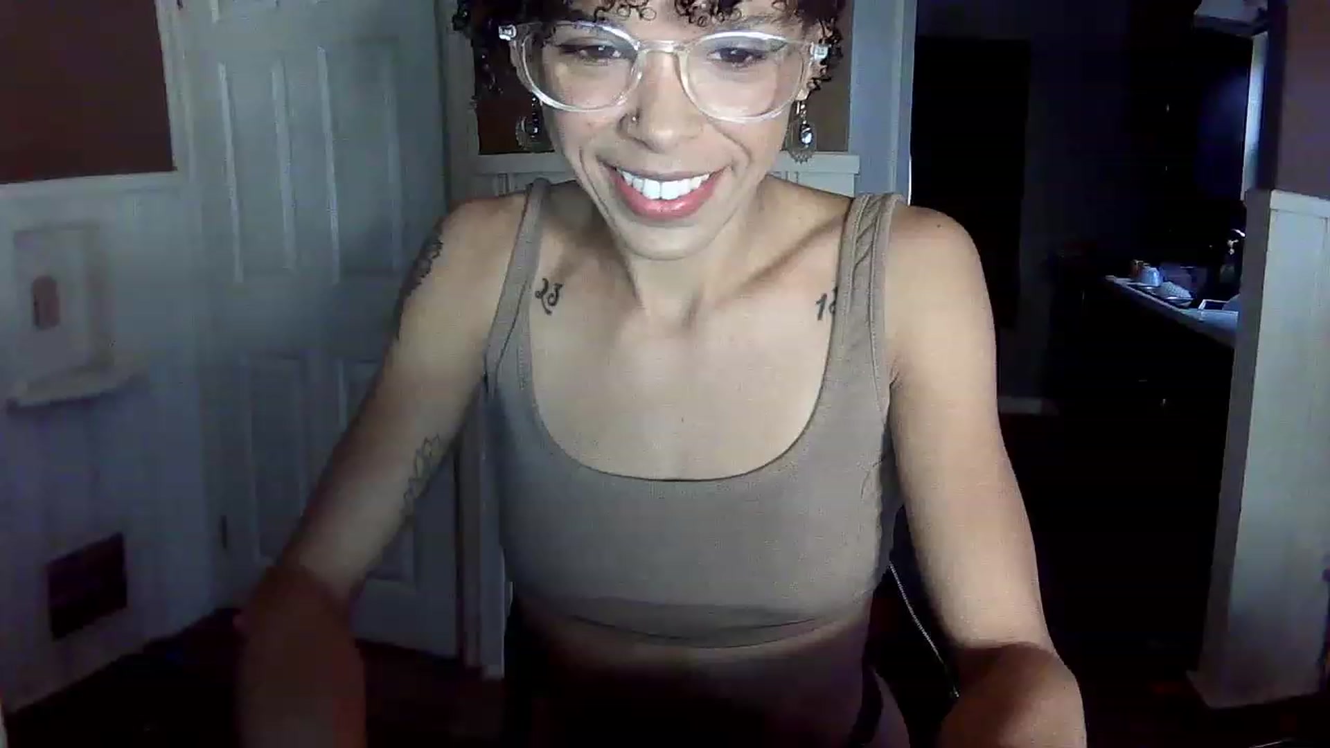 Gallery image thumbnail from SmileyAngel44's myfreecams stream on, 12/06/2022, 14:04 image 2 of 20