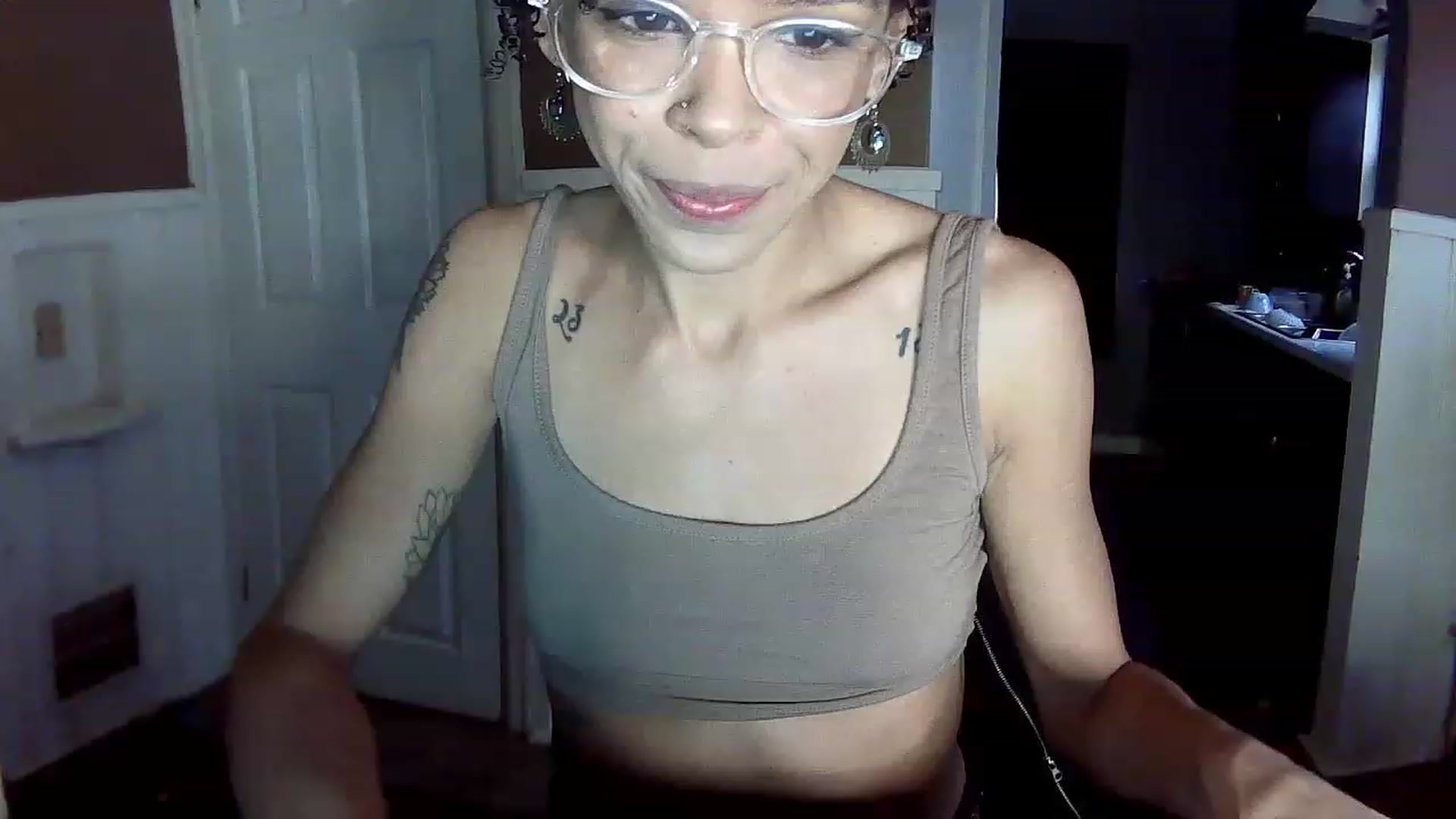 Gallery image thumbnail from SmileyAngel44's myfreecams stream on, 12/06/2022, 14:04 image 6 of 20