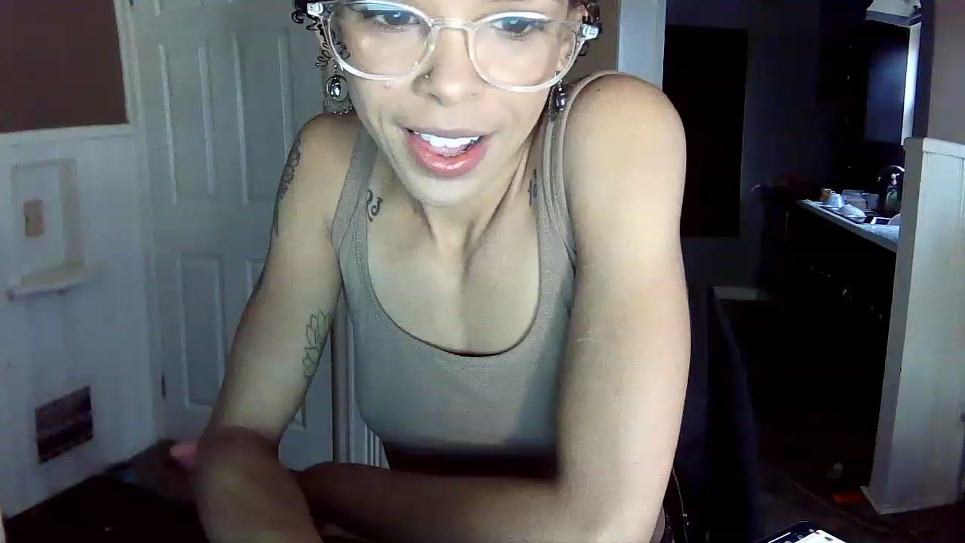 Gallery image thumbnail from SmileyAngel44's myfreecams stream on, 12/06/2022, 14:04 image 20 of 20