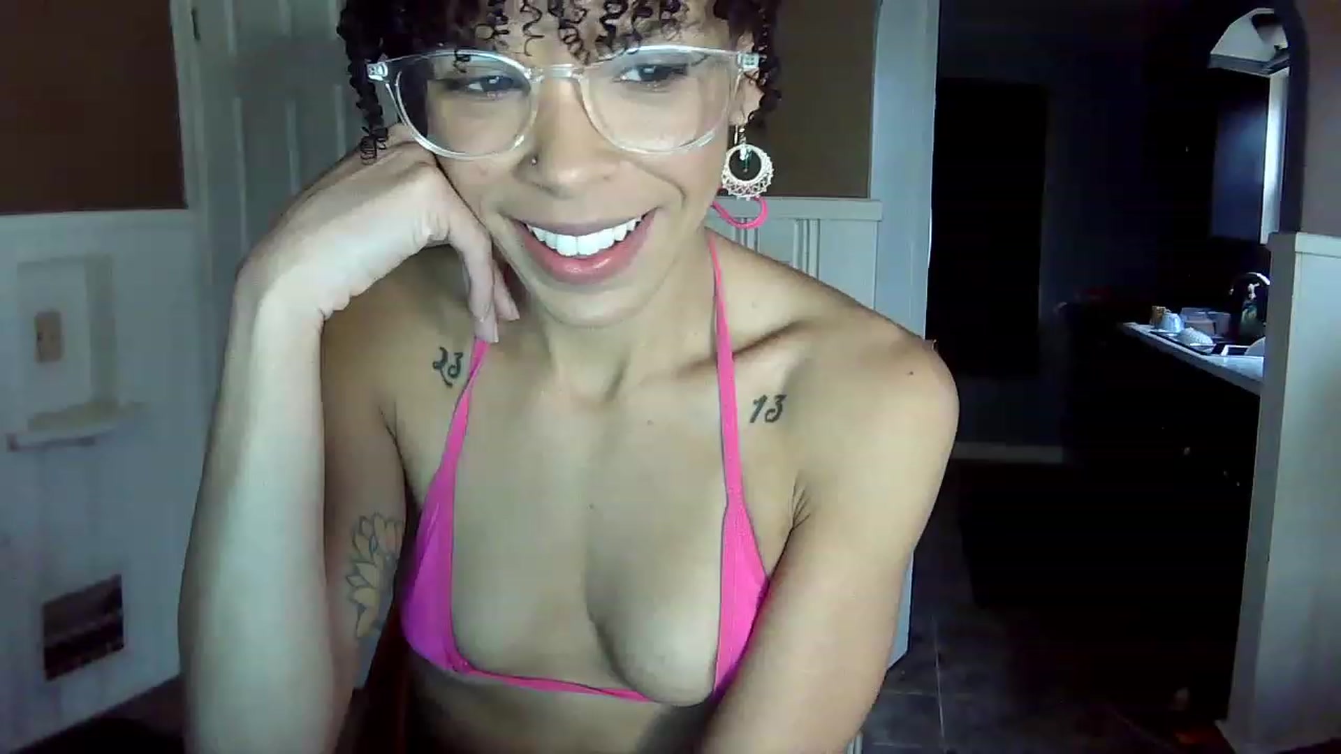 Gallery image thumbnail from SmileyAngel44's myfreecams stream on, 12/06/2022, 14:29 image 9 of 20