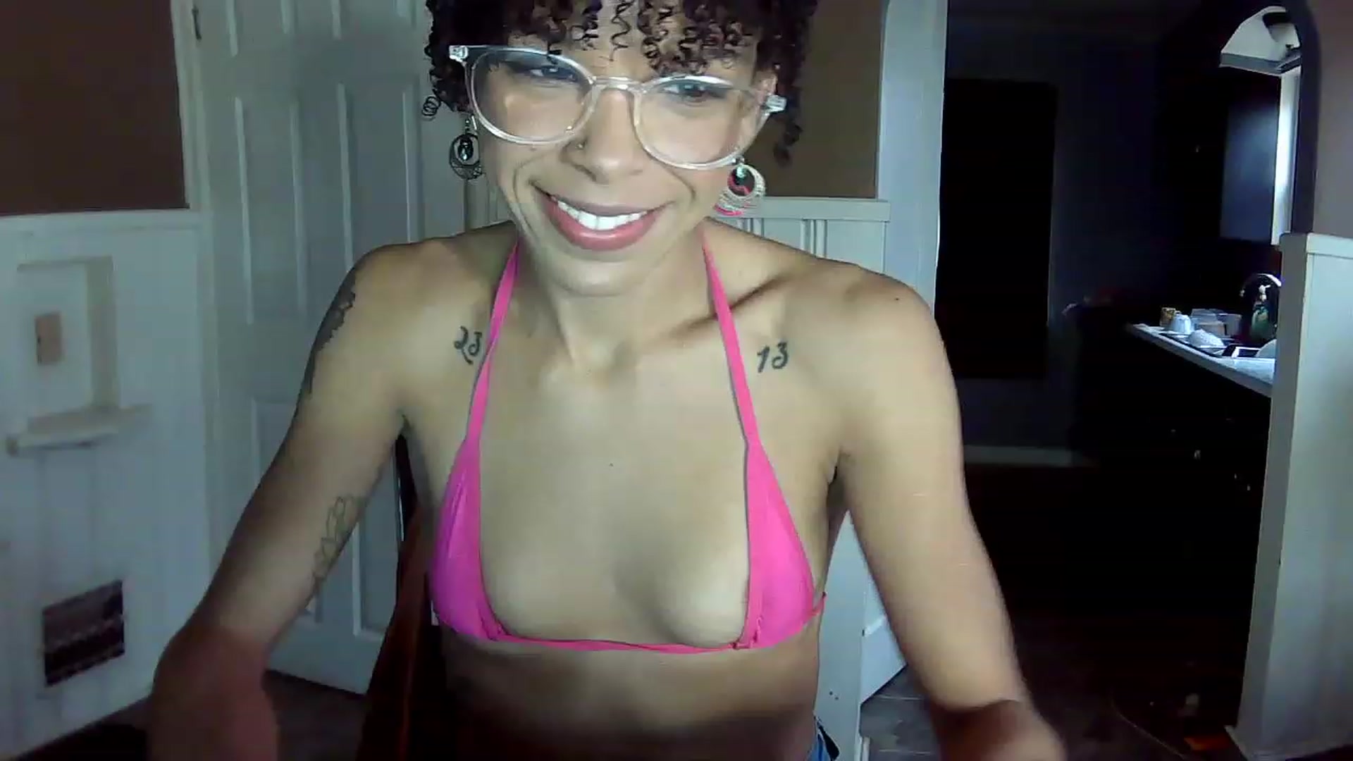Gallery image thumbnail from SmileyAngel44's myfreecams stream on, 12/06/2022, 14:29 image 6 of 20