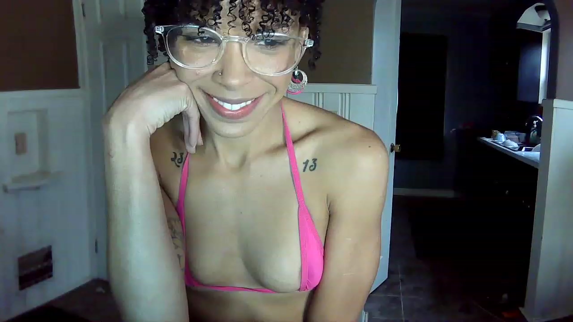 Gallery image thumbnail from SmileyAngel44's myfreecams stream on, 12/06/2022, 14:29 image 8 of 20