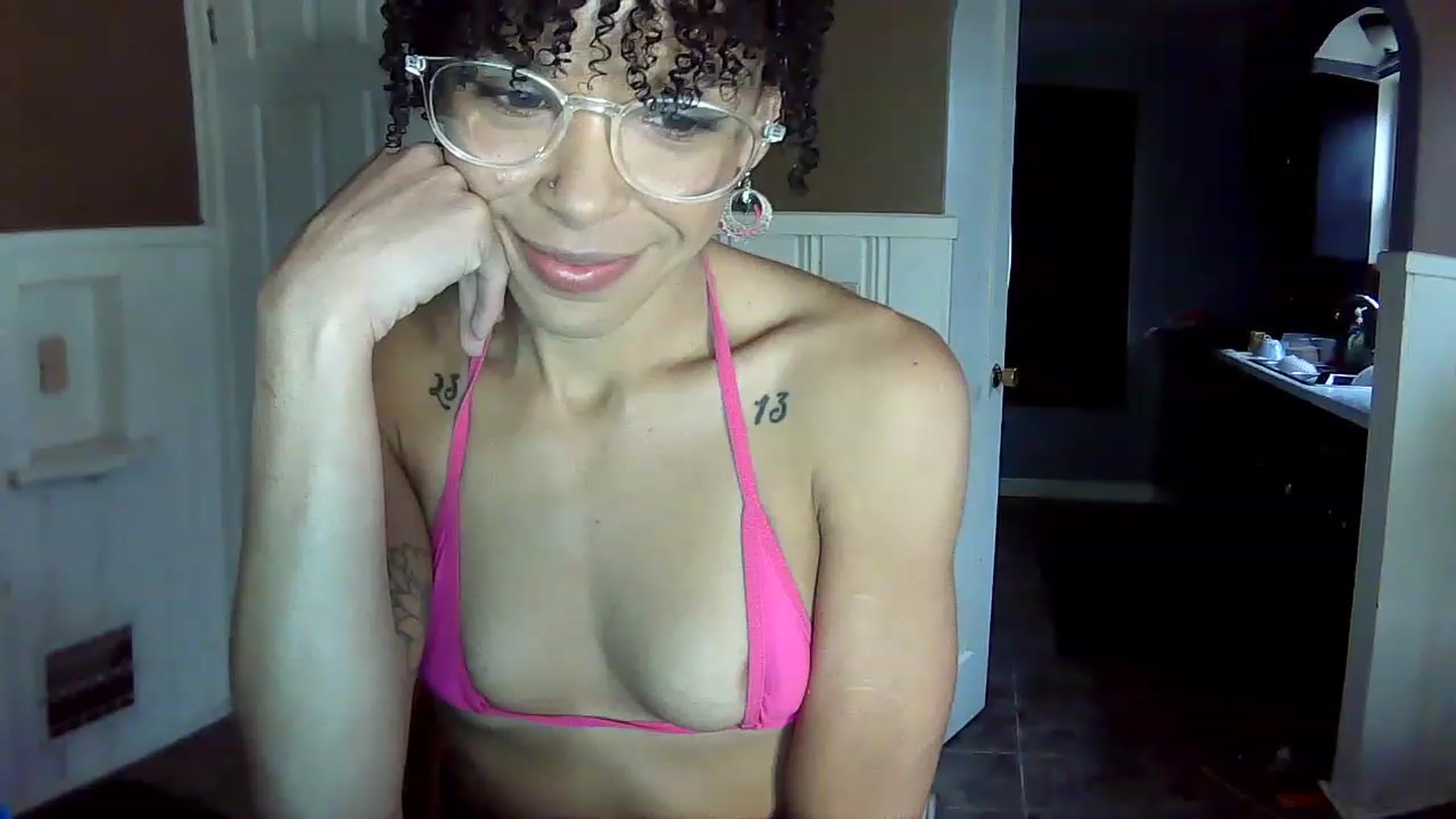 Gallery image thumbnail from SmileyAngel44's myfreecams stream on, 12/06/2022, 14:29 image 15 of 20