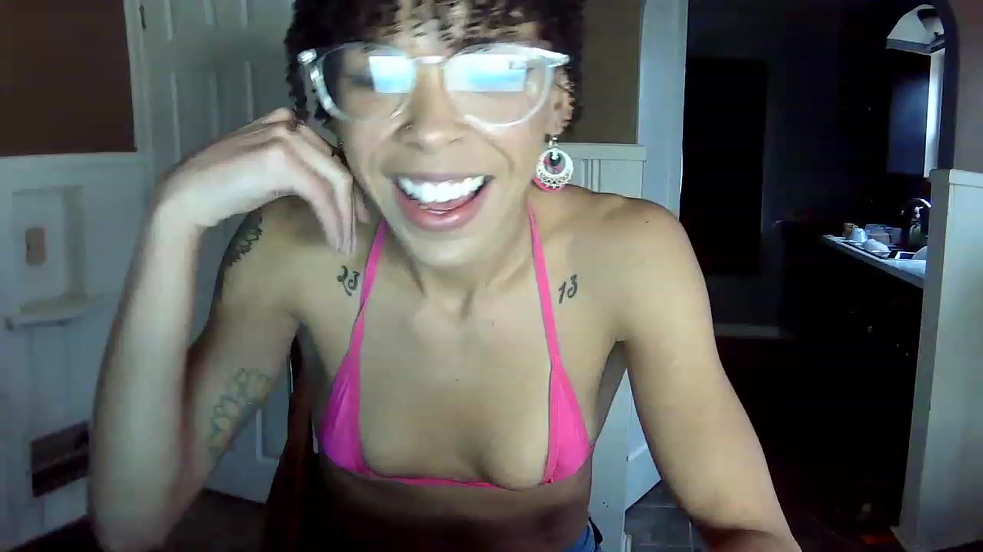 Gallery image thumbnail from SmileyAngel44's myfreecams stream on, 12/06/2022, 14:29 image 12 of 20