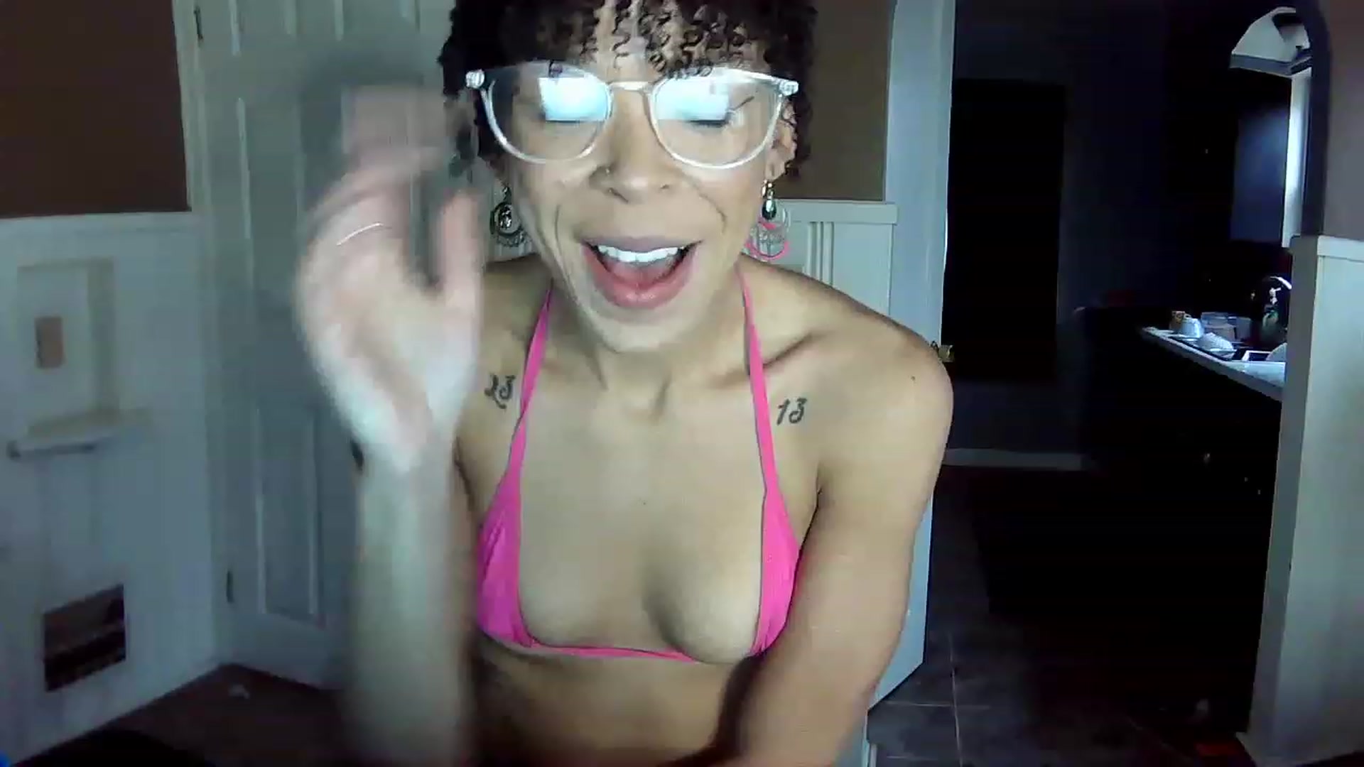 Gallery image thumbnail from SmileyAngel44's myfreecams stream on, 12/06/2022, 14:29 image 16 of 20
