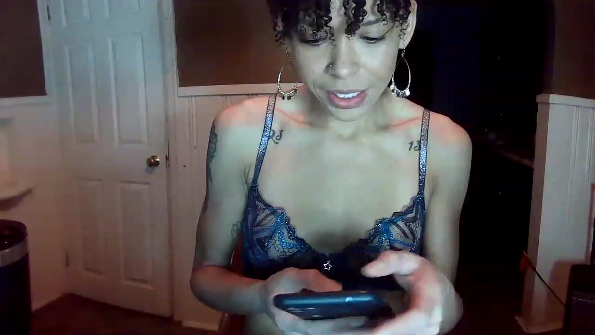 Gallery image thumbnail from SmileyAngel44's myfreecams stream on, 12/07/2022, 11:24 image 10 of 20
